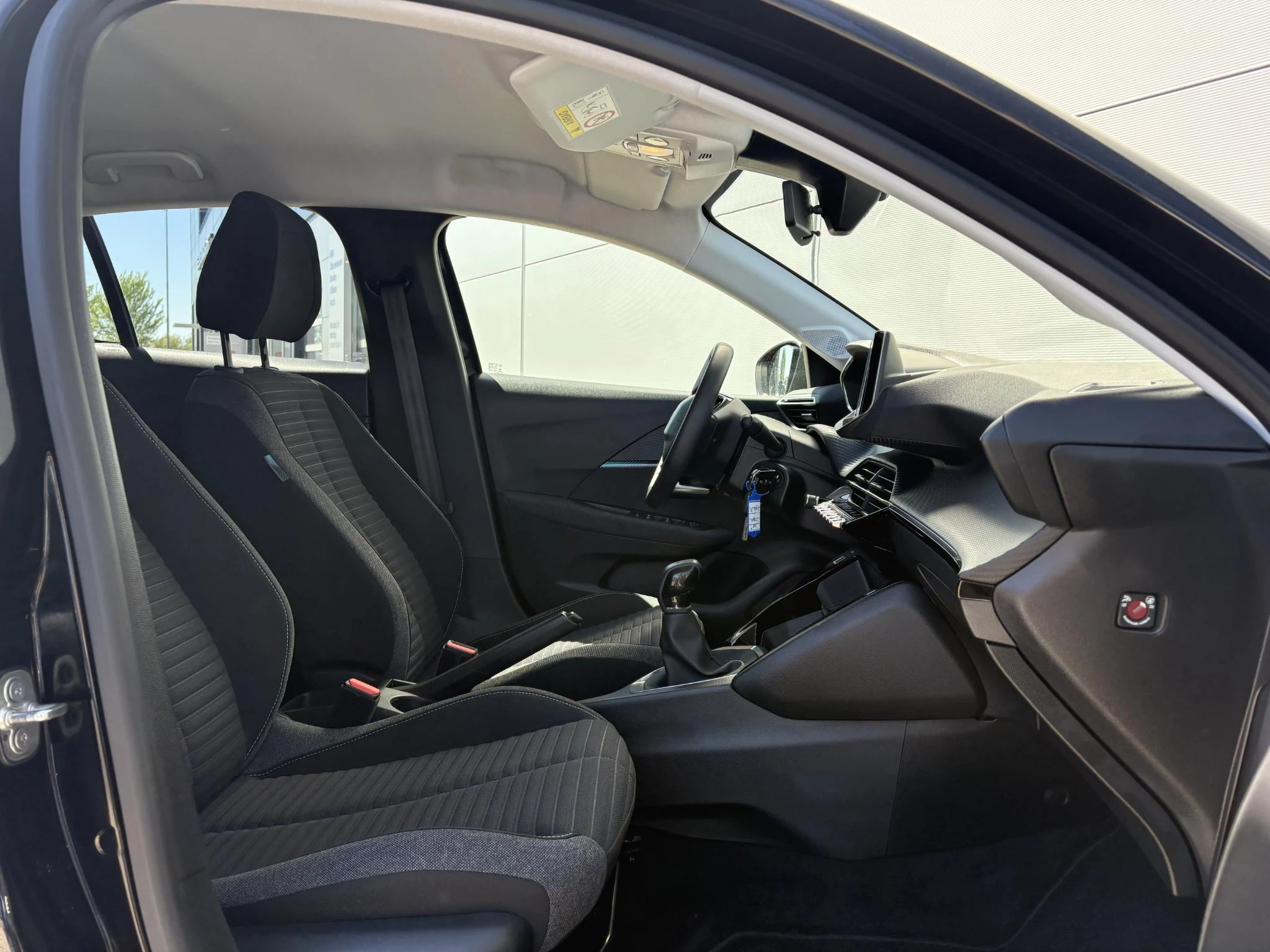 Peugeot-208-image-12