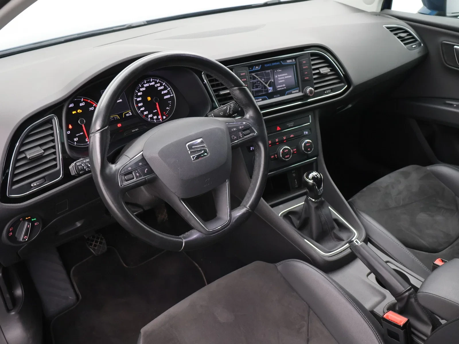 SEAT Leon Leon TSI 110PK *LEDER*ALCANTARA*CRUISE*NAVI*PDC*DAB RADIO*BLTH*...*