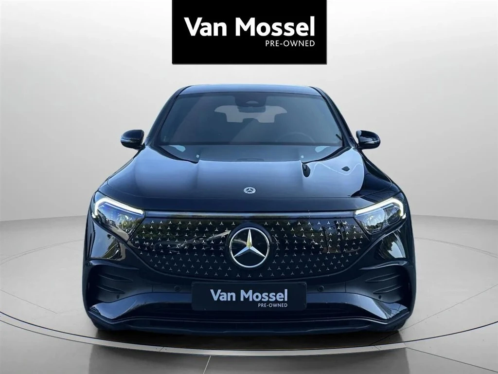 Mercedes-Benz-EQB-image-1