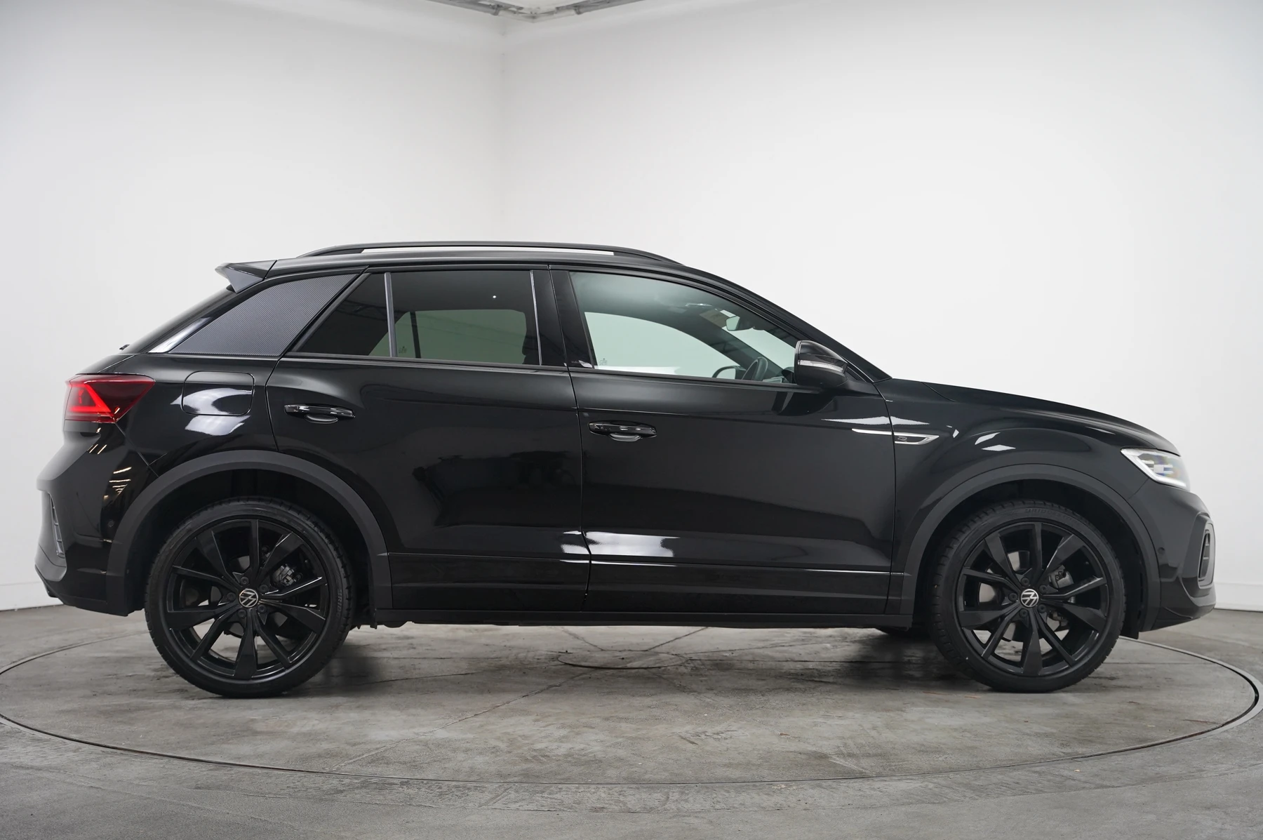 Volkswagen-T-Roc-image-3