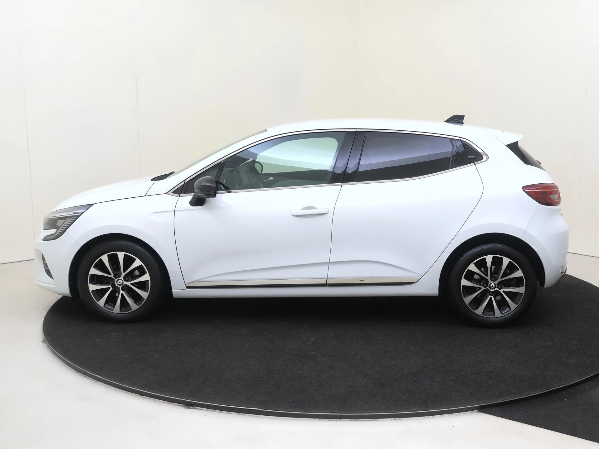 Renault-Clio-image-6