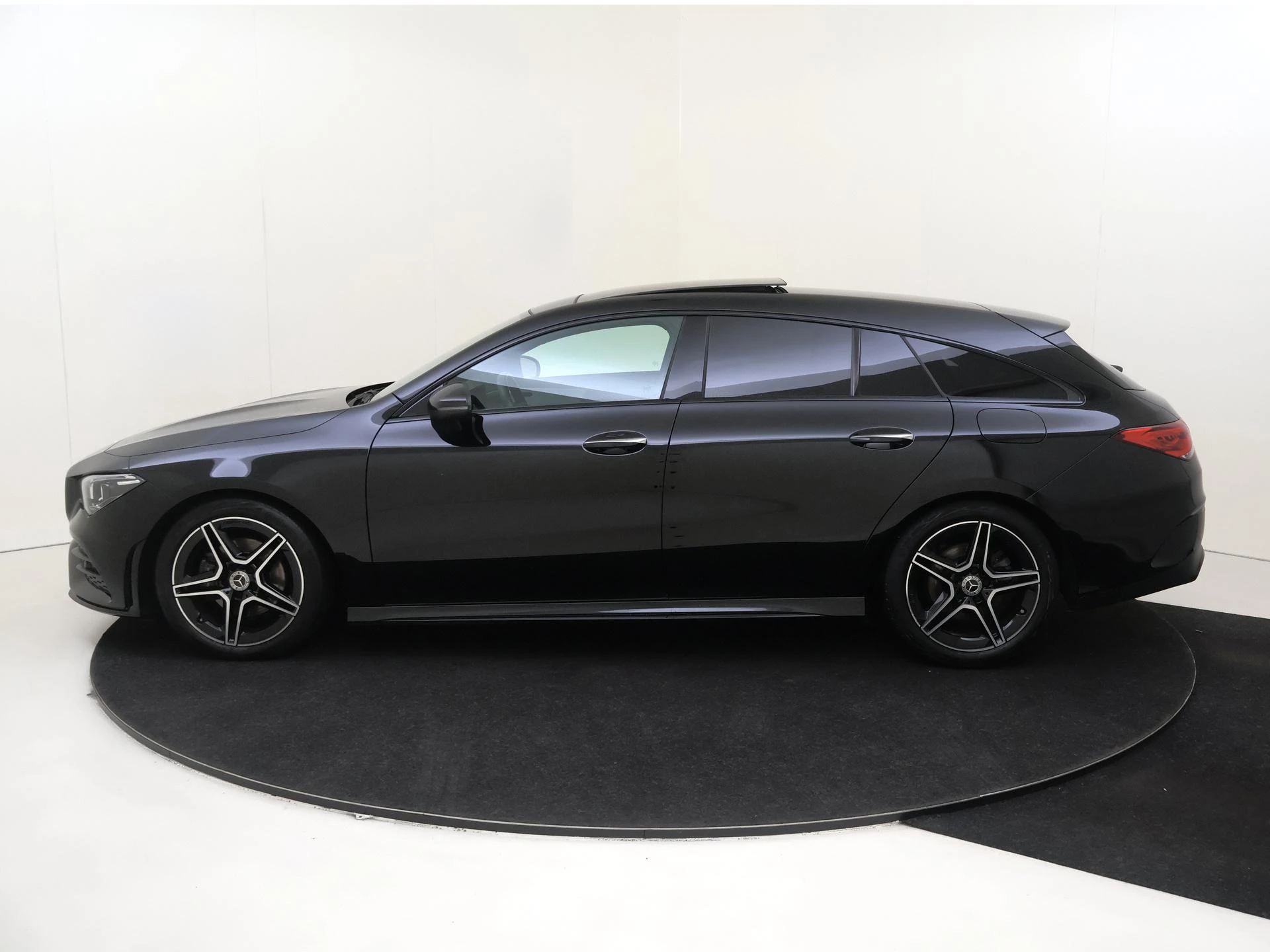 Mercedes-Benz-CLA-image-7