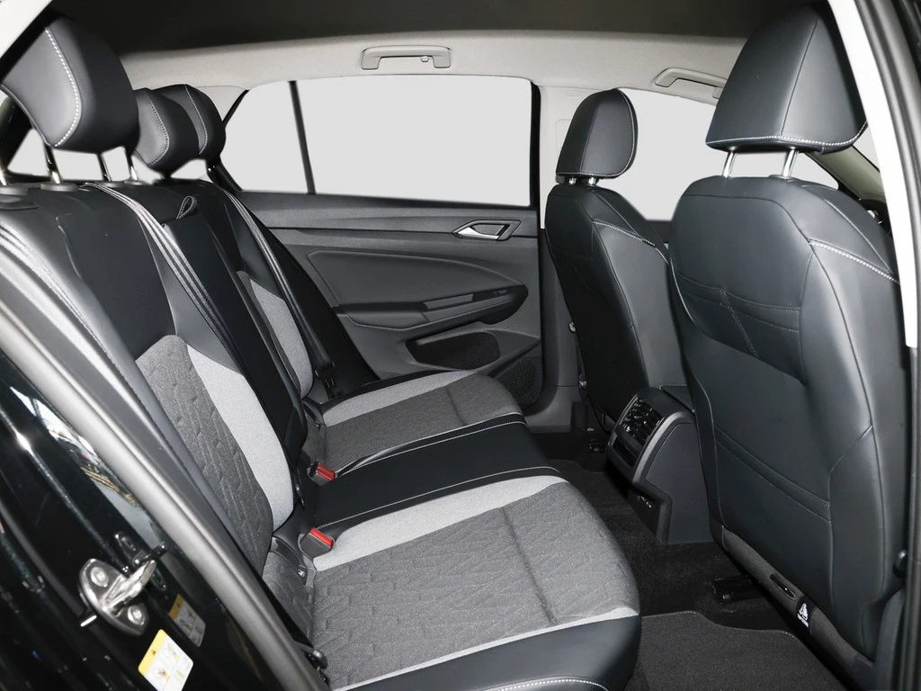 Volkswagen-Golf-image-5