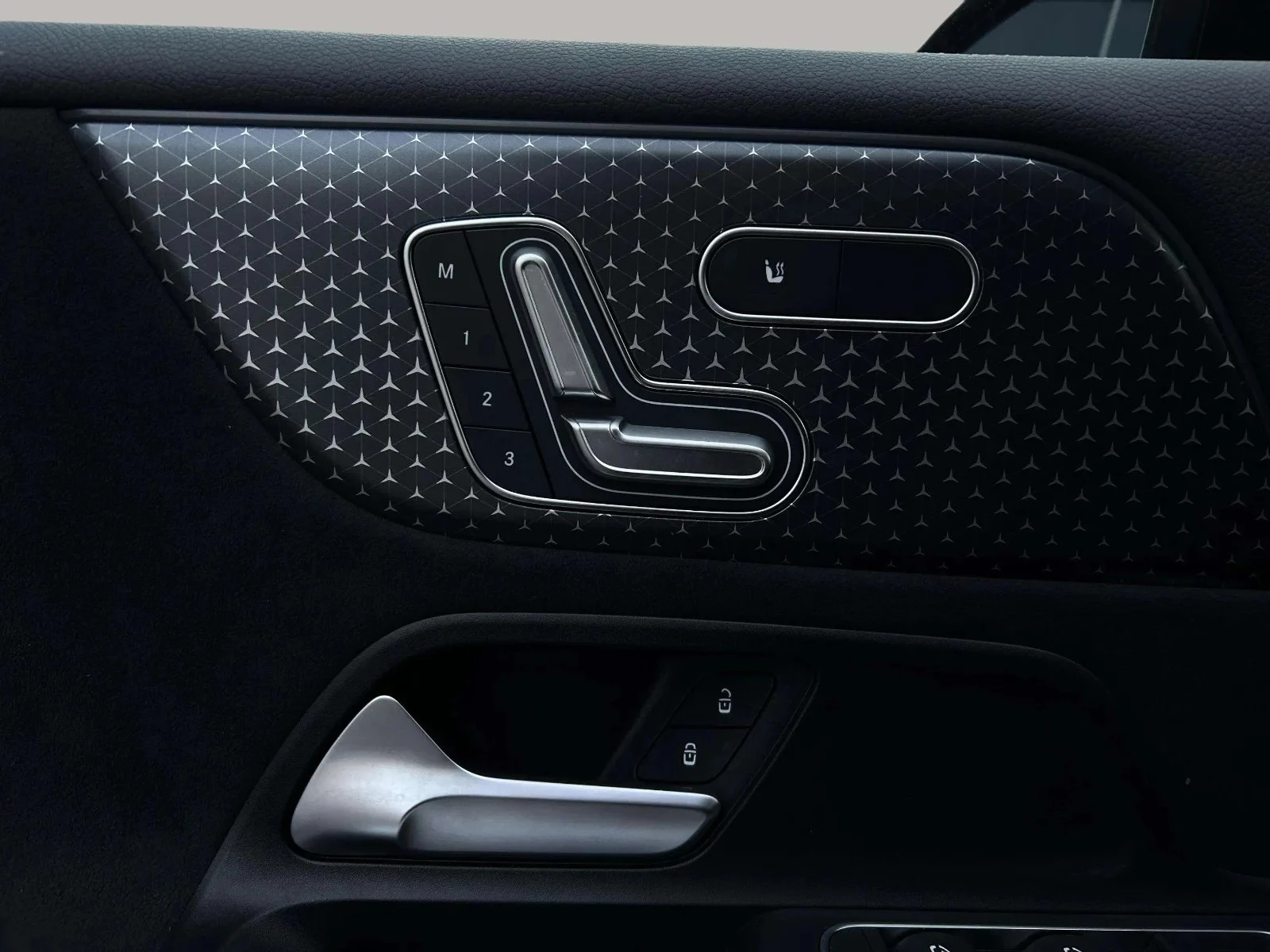 Mercedes-Benz-EQB-image-10