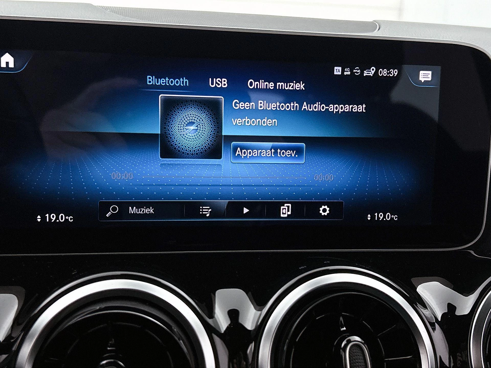 Mercedes-Benz-B-Klasse-image-18