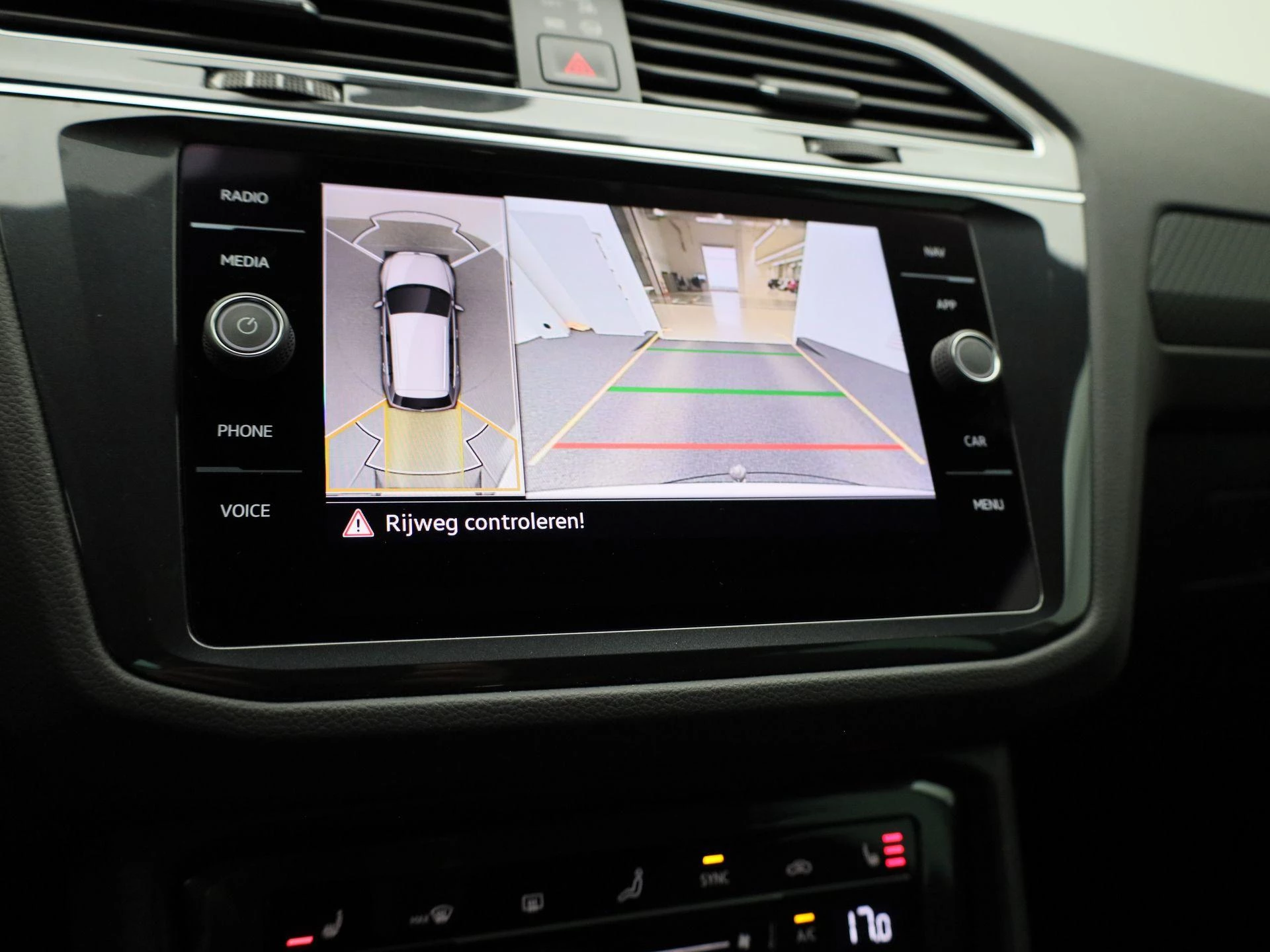 Volkswagen-Tiguan-image-38