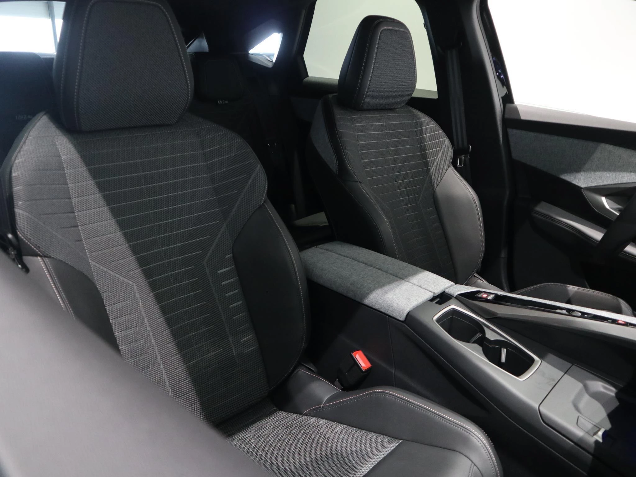 Peugeot-e-3008-image-33