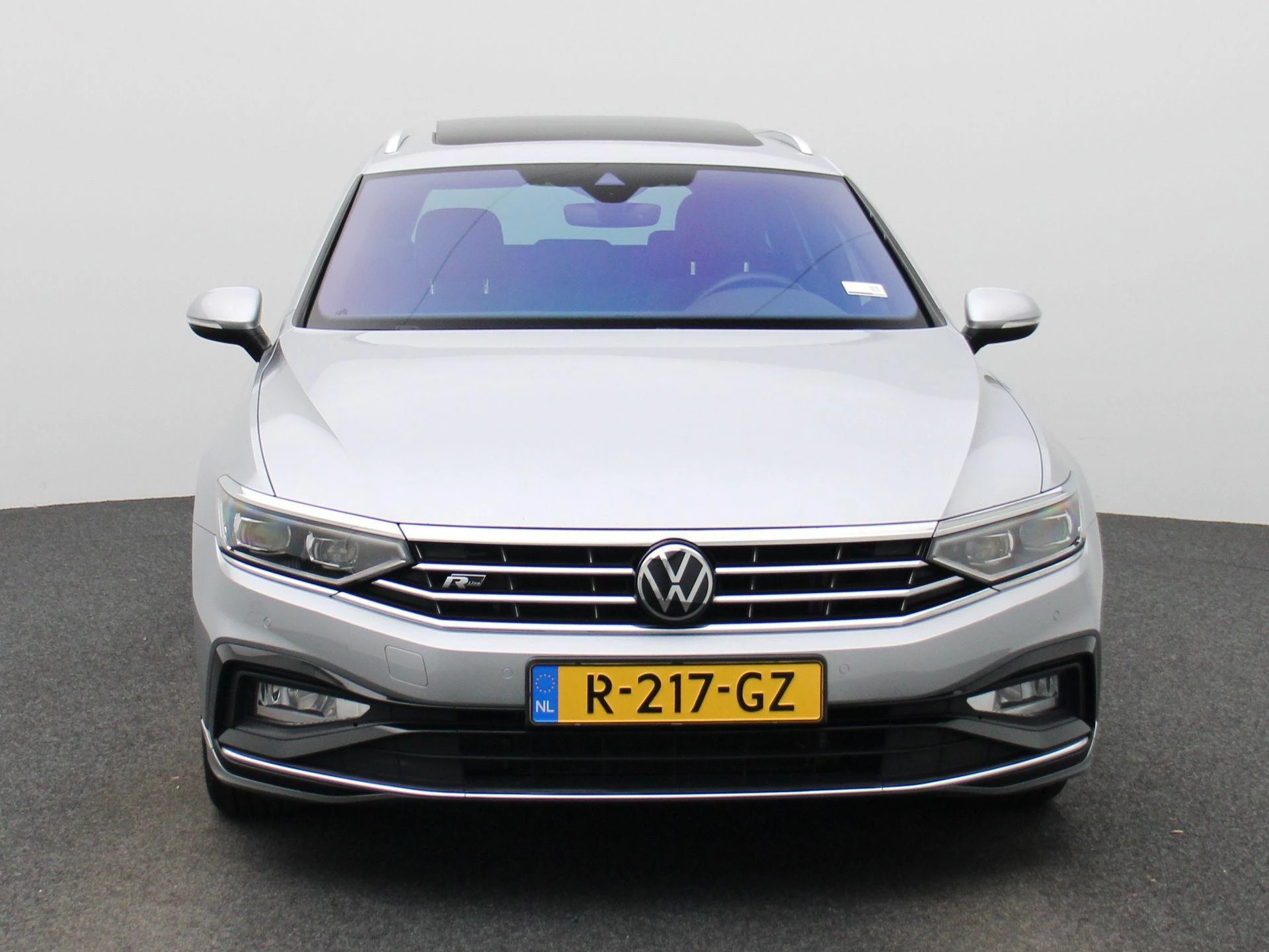 Volkswagen-Passat-image-2