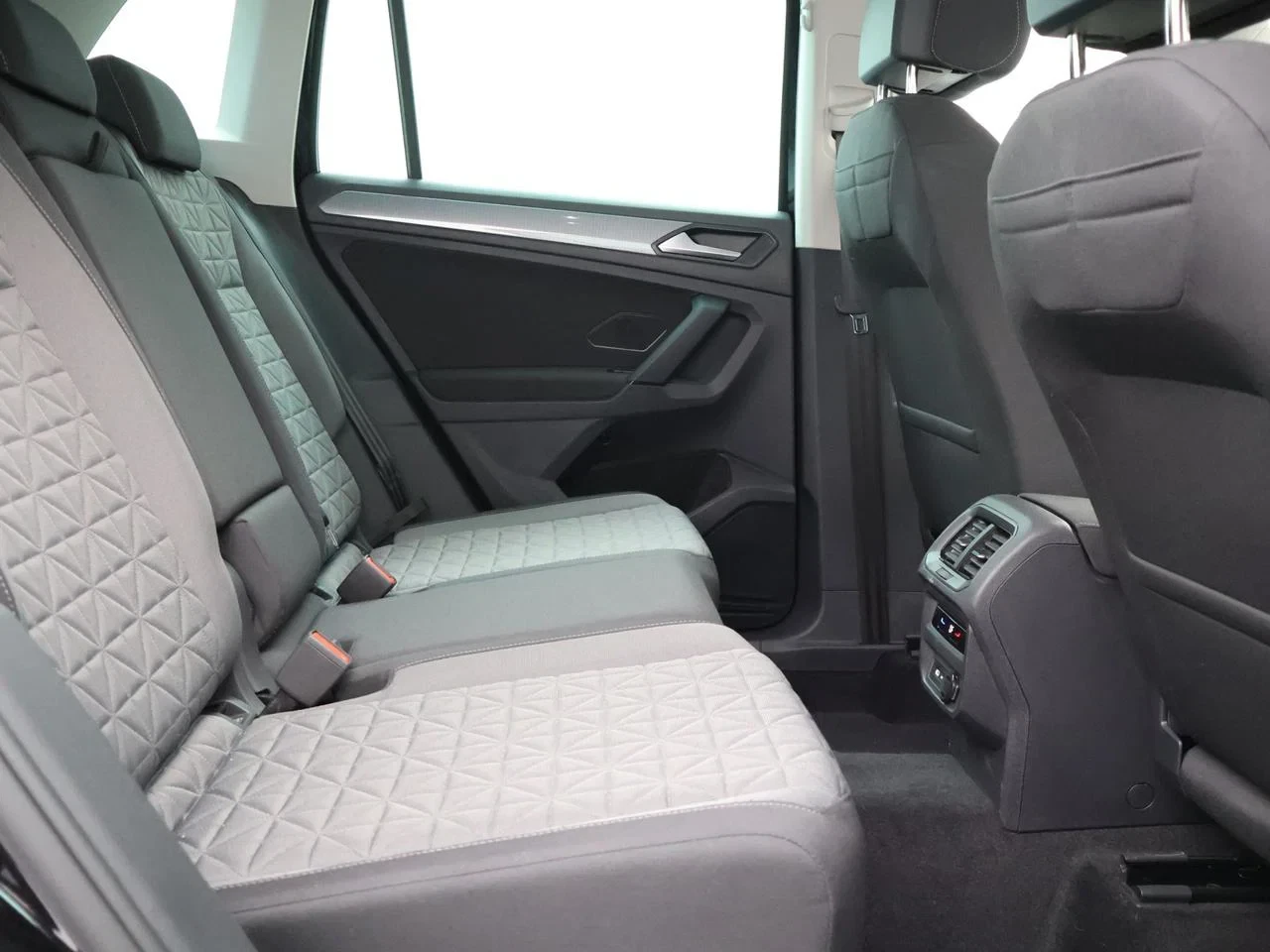 Volkswagen-Tiguan-image-3