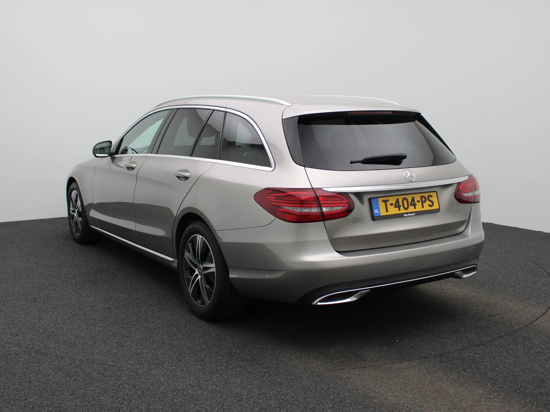 Mercedes-Benz-C-Klasse-image-1