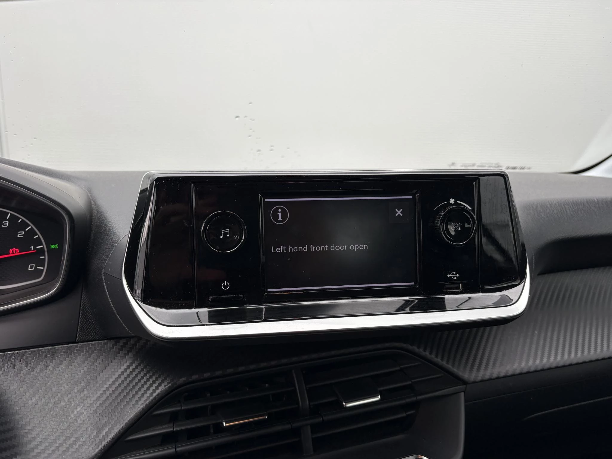 Peugeot-208-image-12