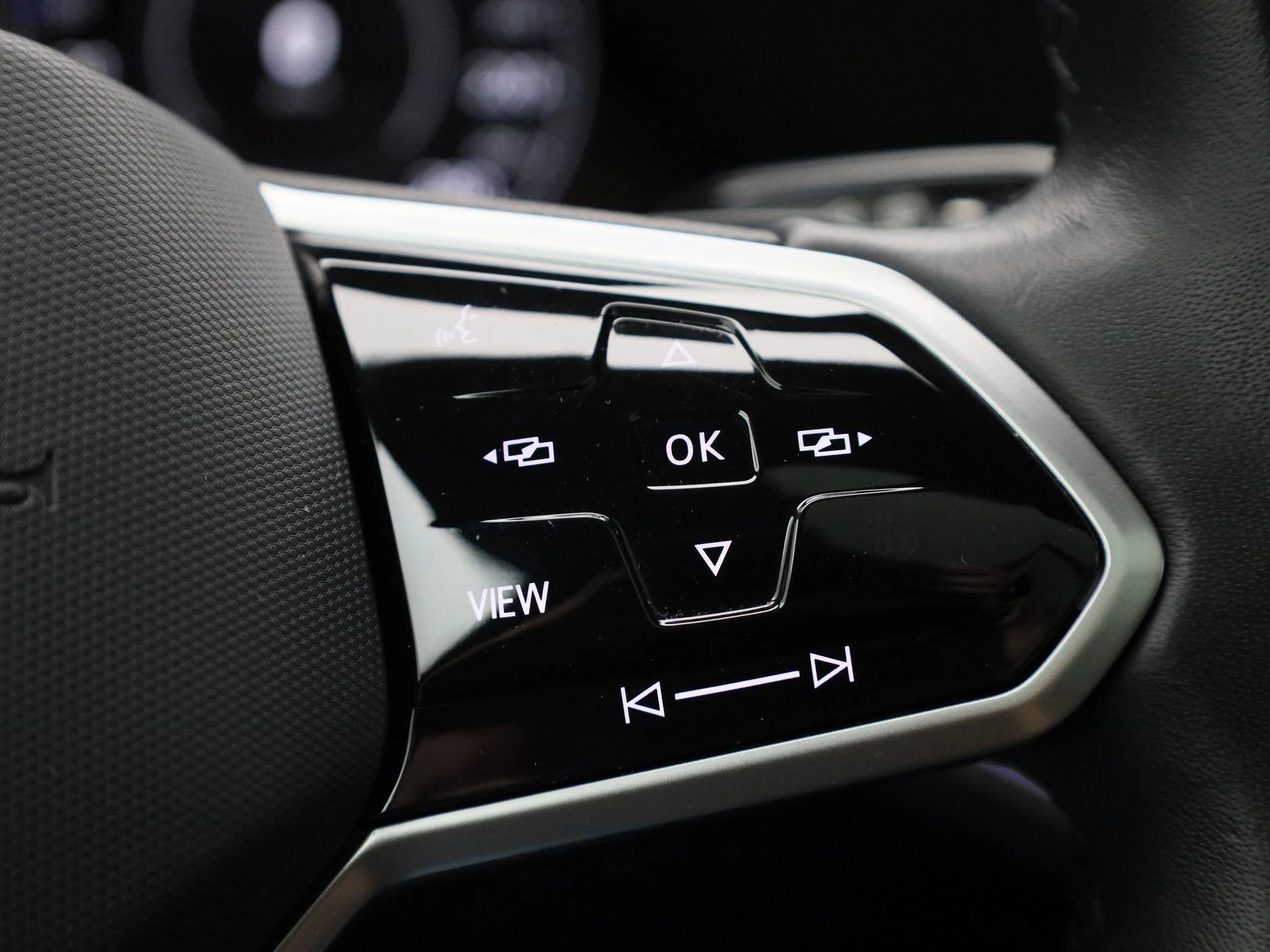 Volkswagen-Touareg-image-29