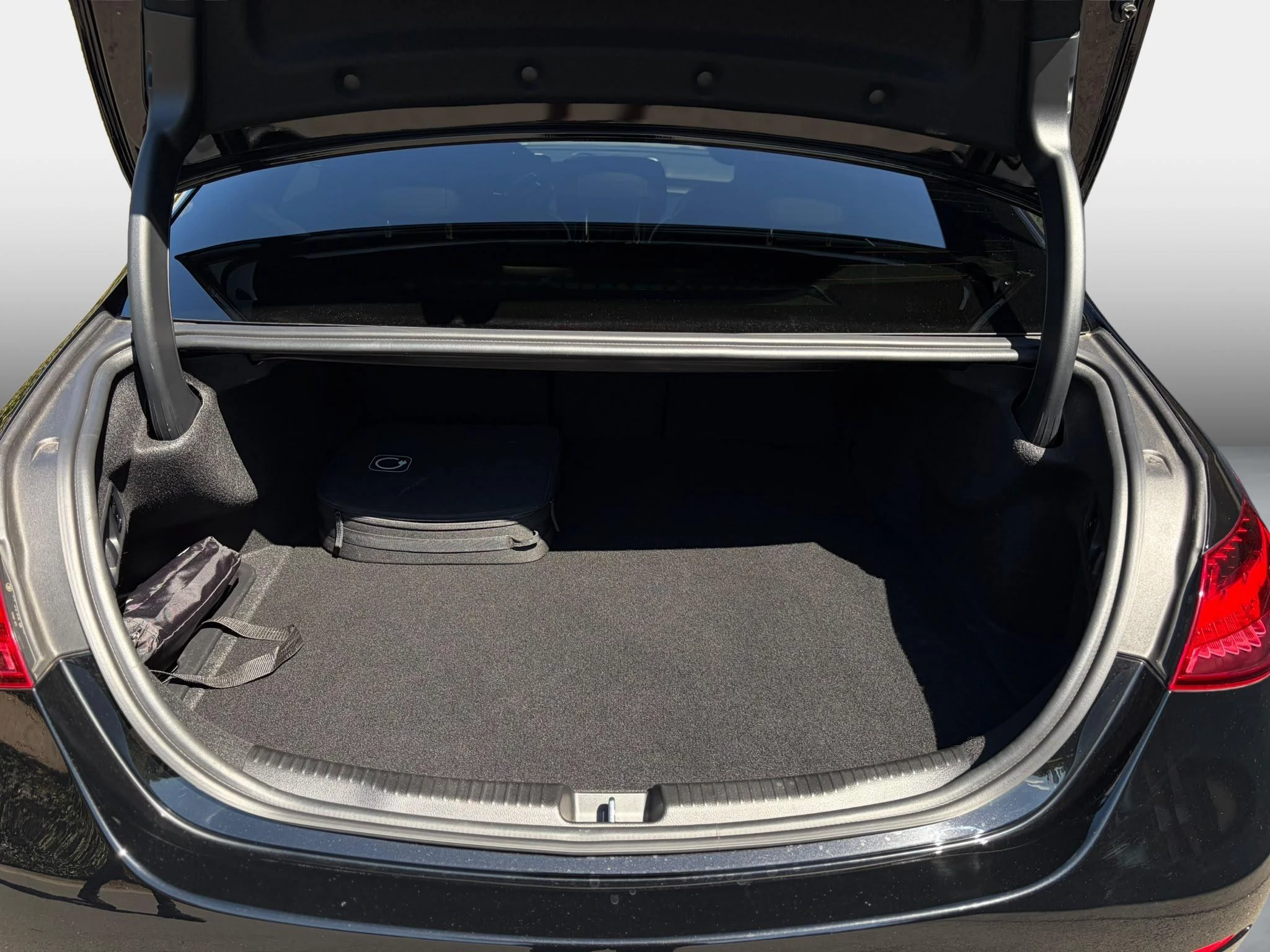 Mercedes-Benz C-Klasse 300 e AMG Line + CARPLAY + LED + CAMERA + NIGHTPAKKET +