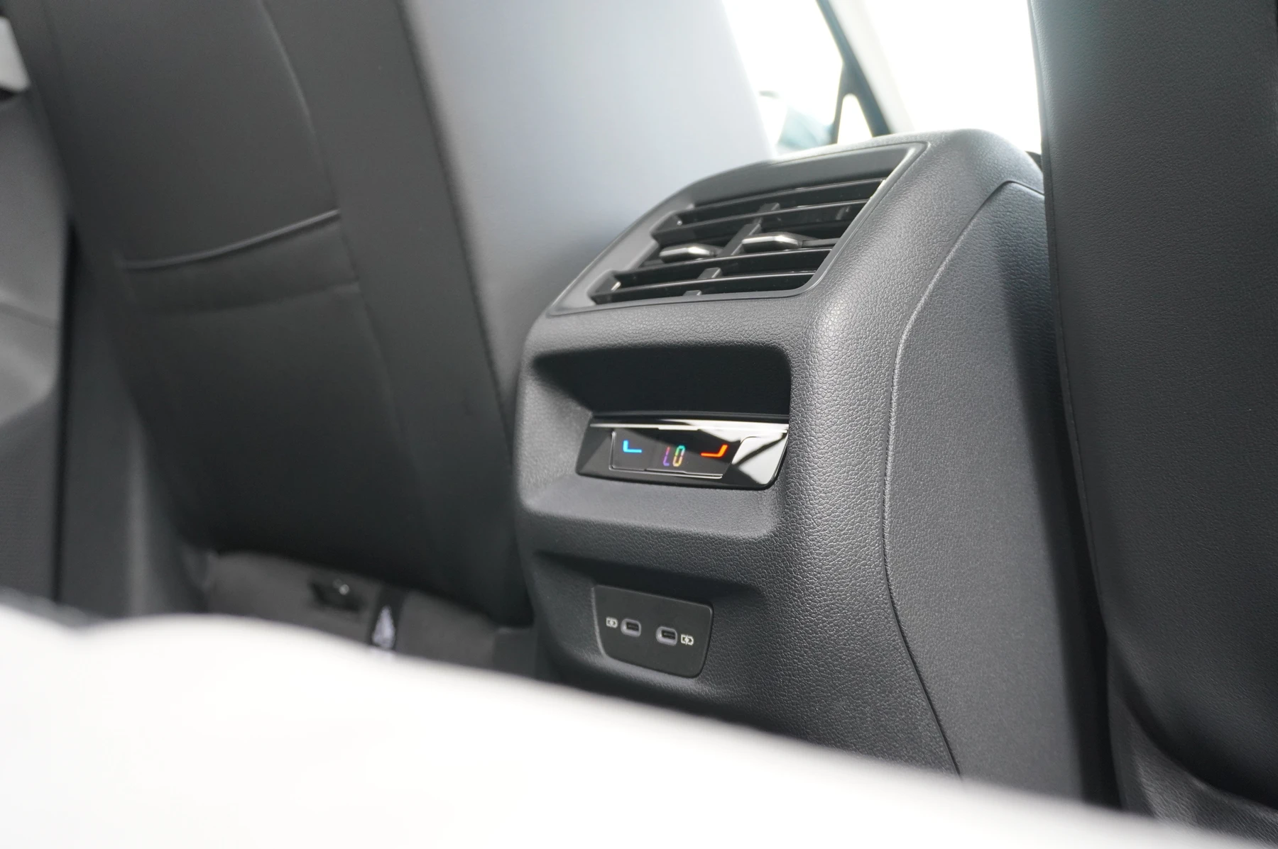 Volkswagen-Tiguan-image-11