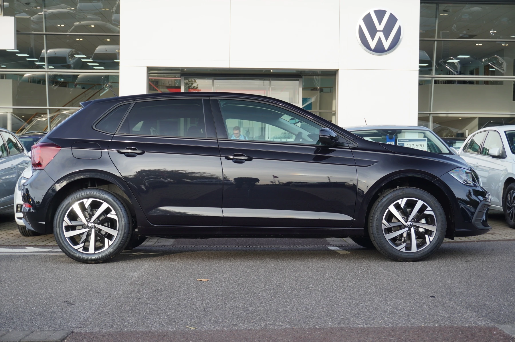 Volkswagen-Polo-image-3