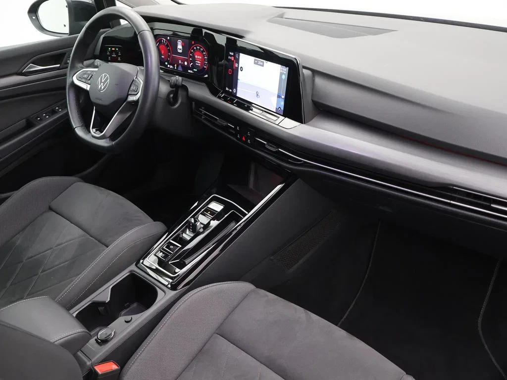 Volkswagen-Golf-image-2