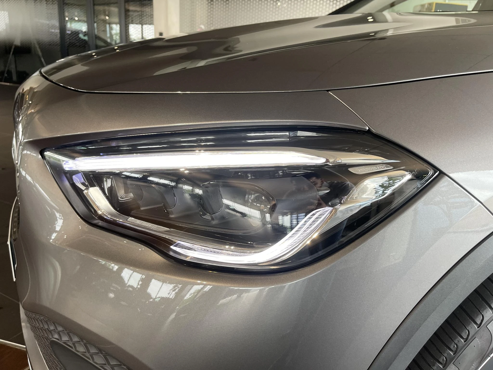 Mercedes-Benz GLA 200 Luxury Line + MULTIBEAM LED + PANO DAK + CARPLAY + TREKHAAK +