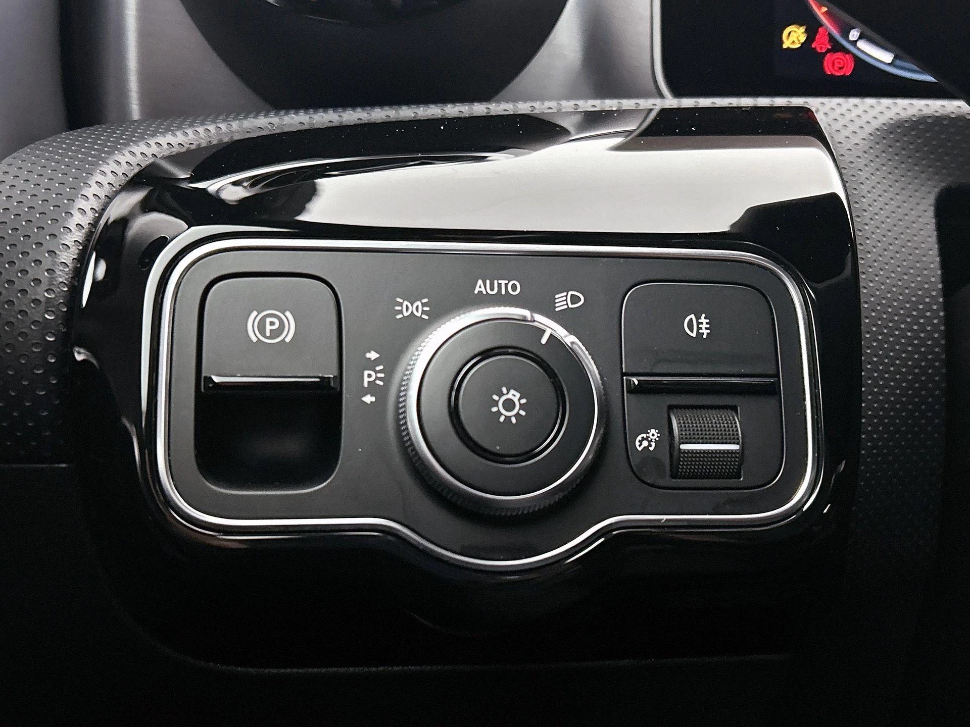 Mercedes-Benz-CLA-image-23