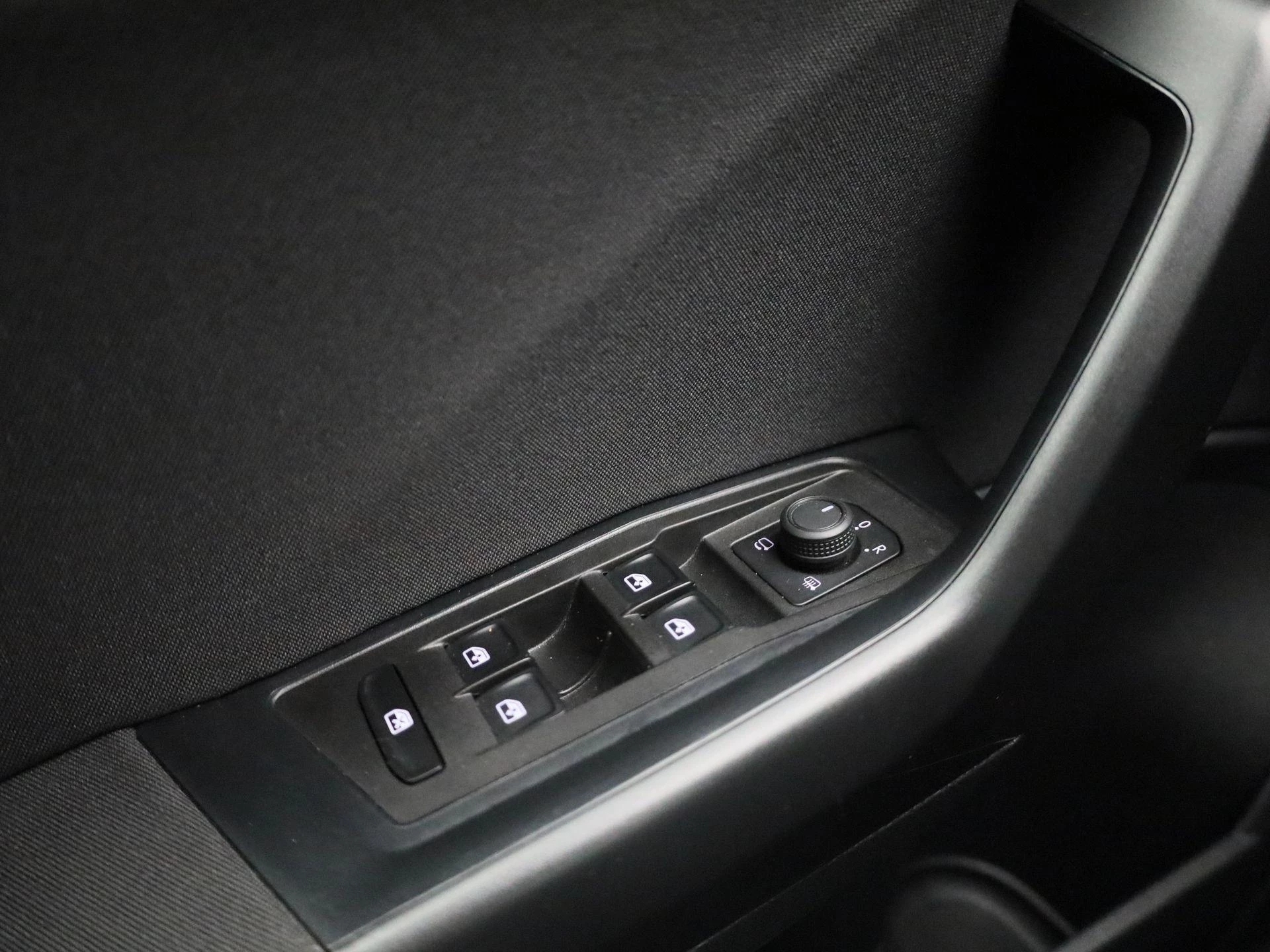 Volkswagen-T-Roc-image-21