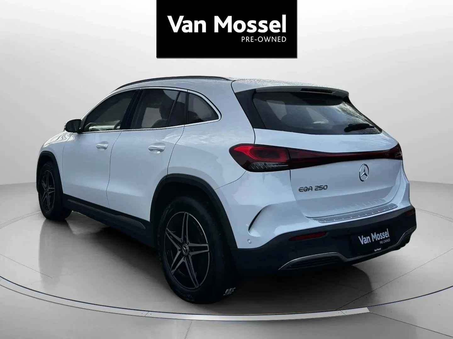 Mercedes-Benz-EQA-image-7