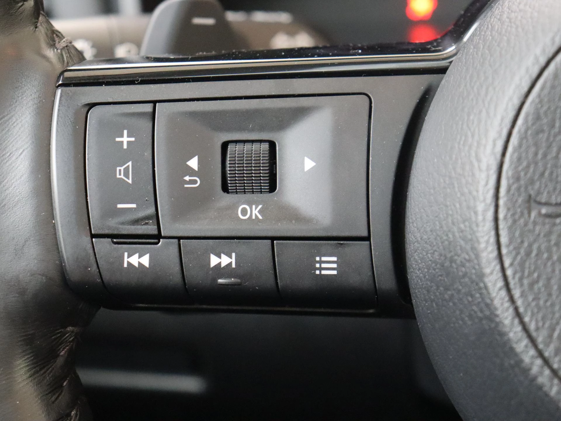 Nissan-QASHQAI-image-12