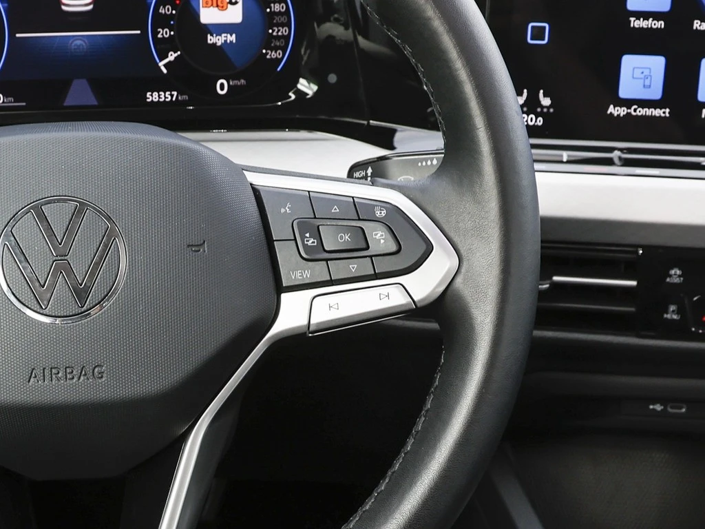Volkswagen-Golf-image-14
