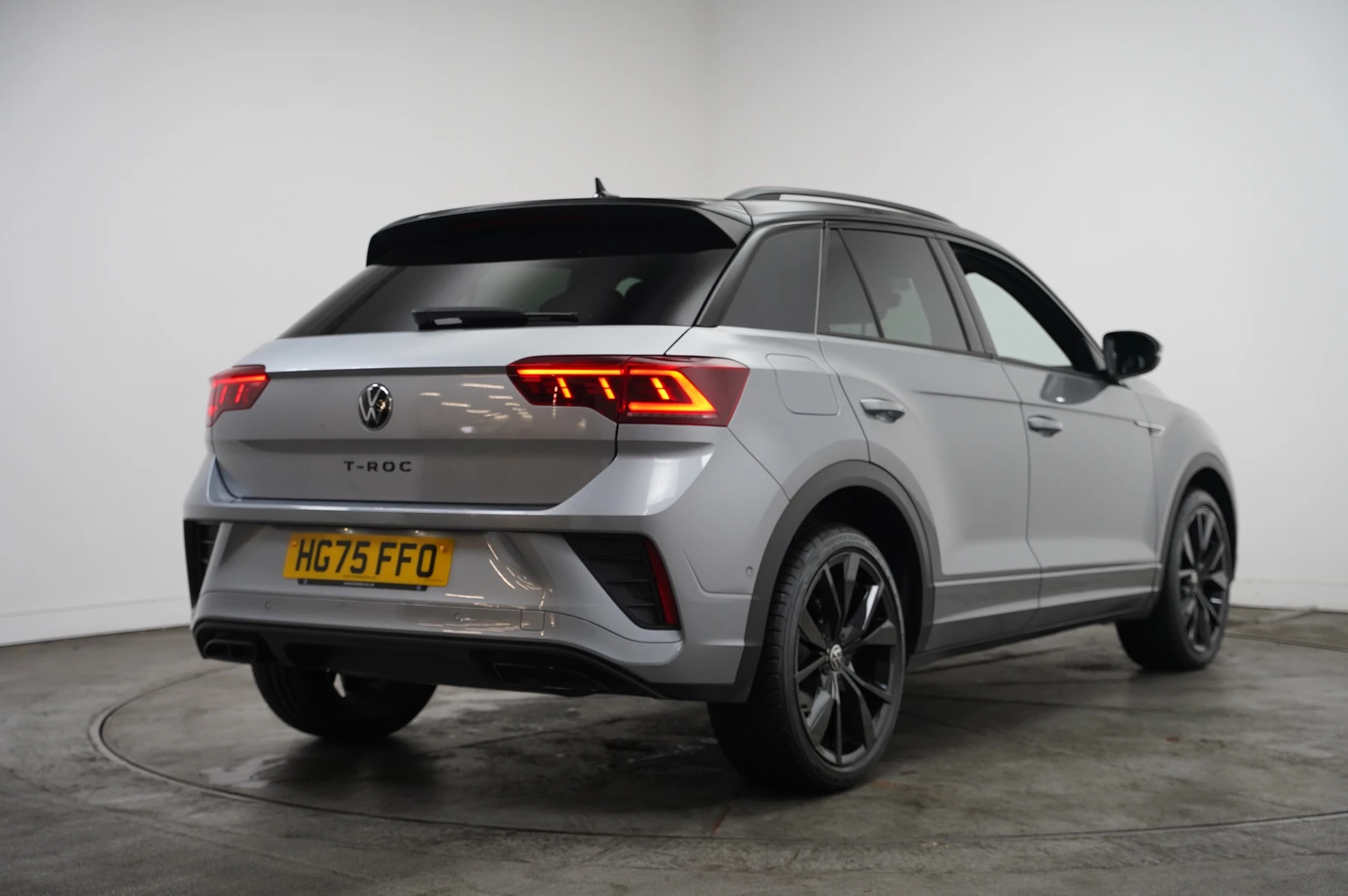 Volkswagen-T-Roc-image-16