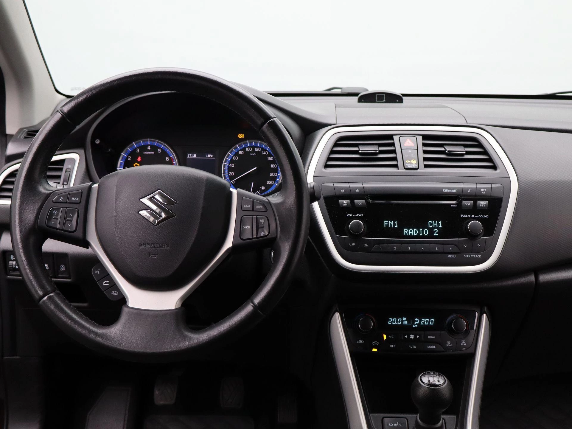 Suzuki-S-Cross-image-12