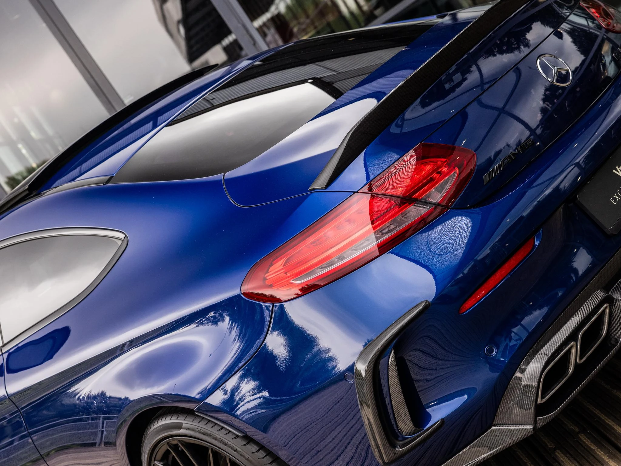 Mercedes-Benz-C-Klasse-image-9