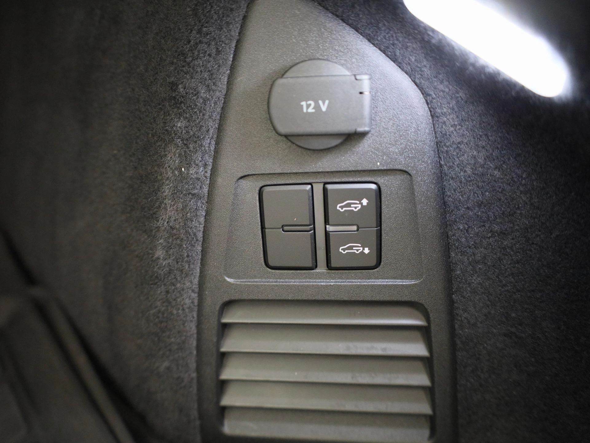 Volkswagen-Touareg-image-14