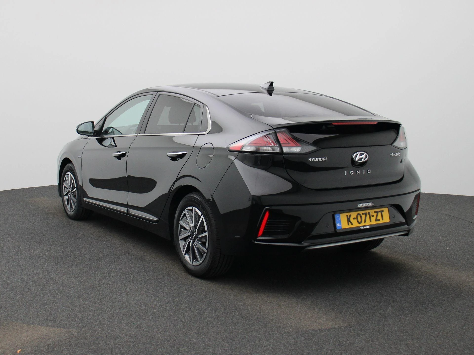 Hyundai-IONIQ-image-1