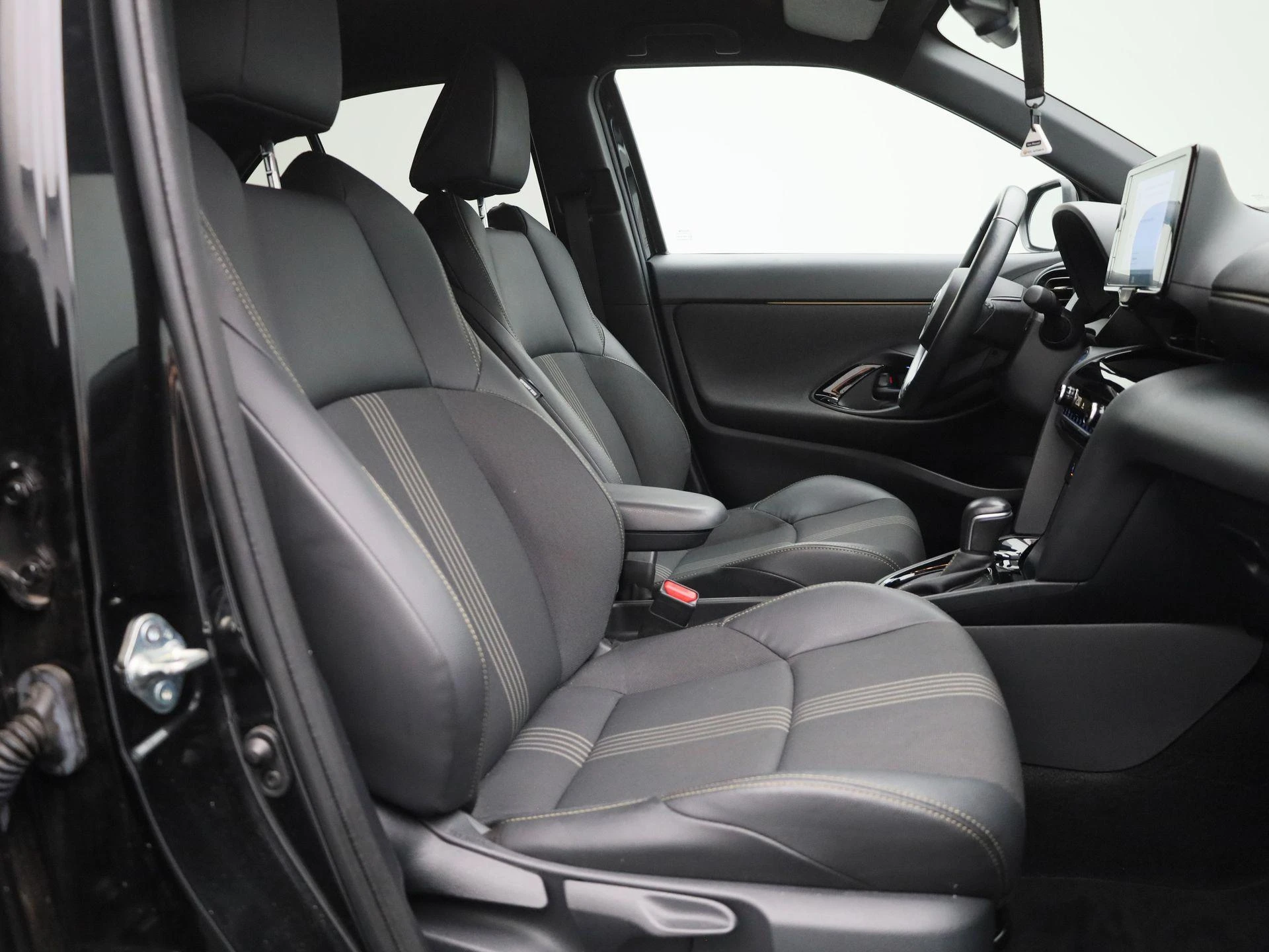 Toyota-Yaris Cross-image-34