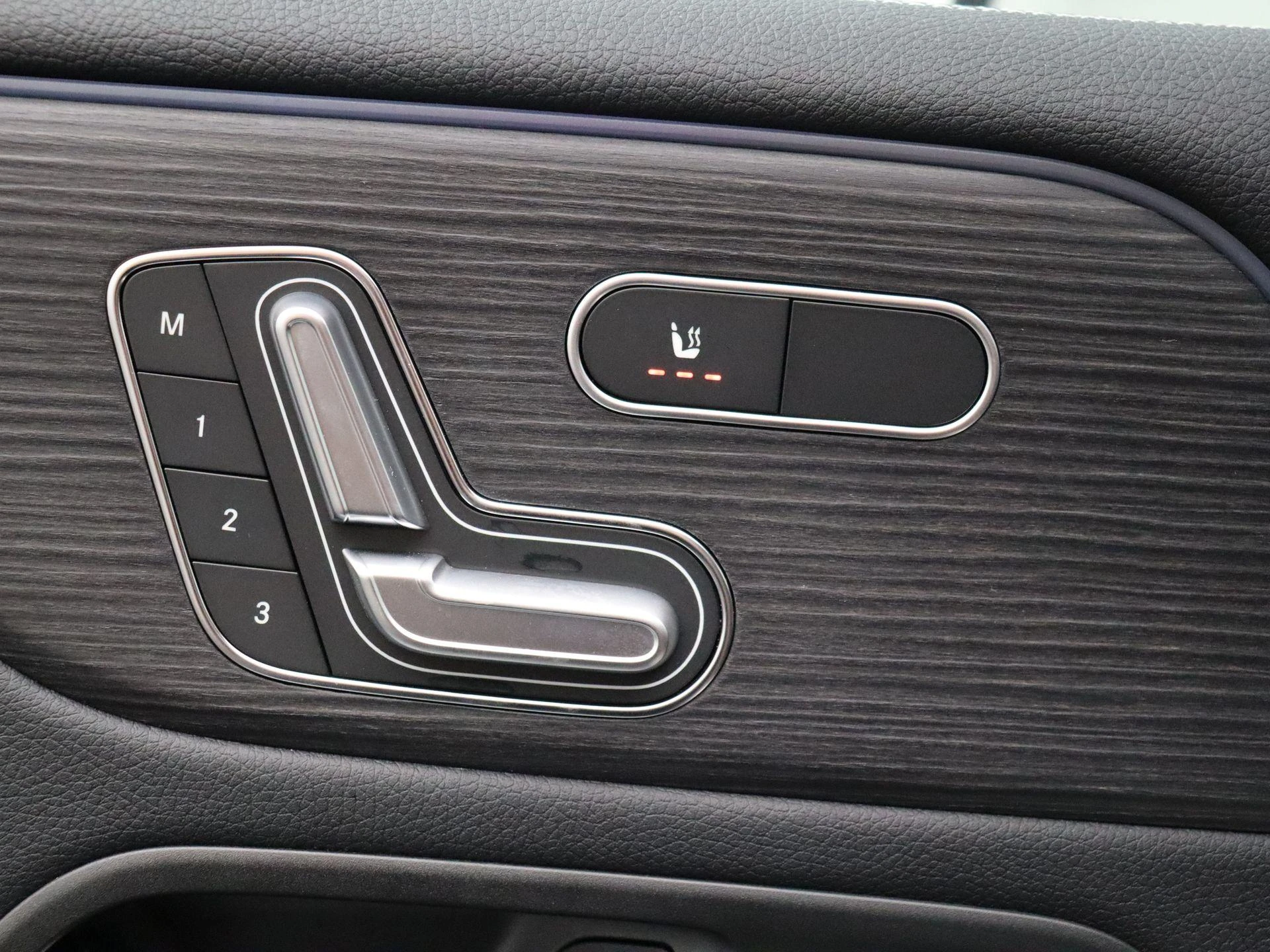 Mercedes-Benz-EQB-image-8