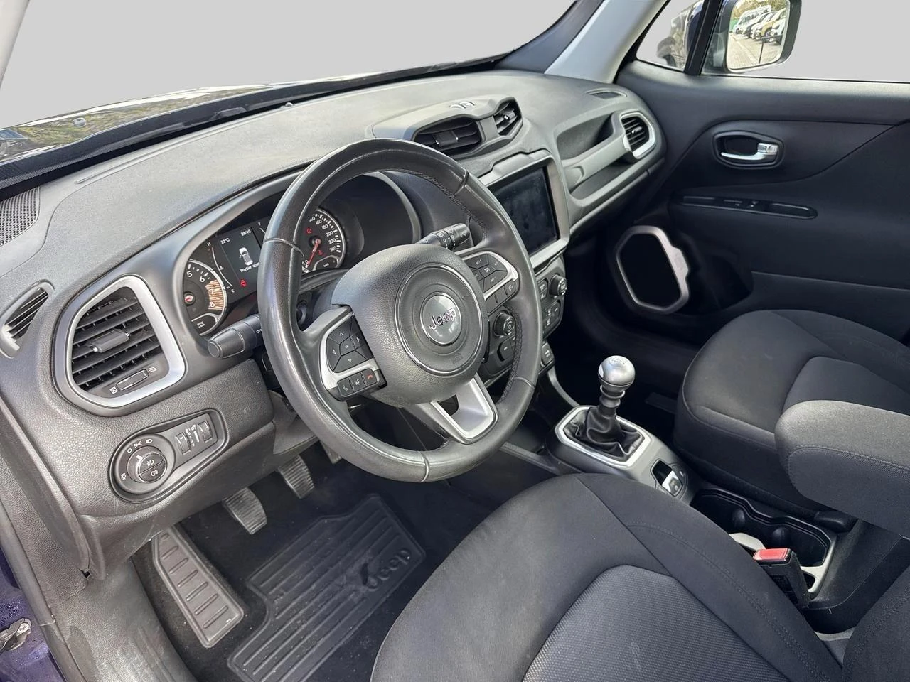 Jeep-Renegade-image-9
