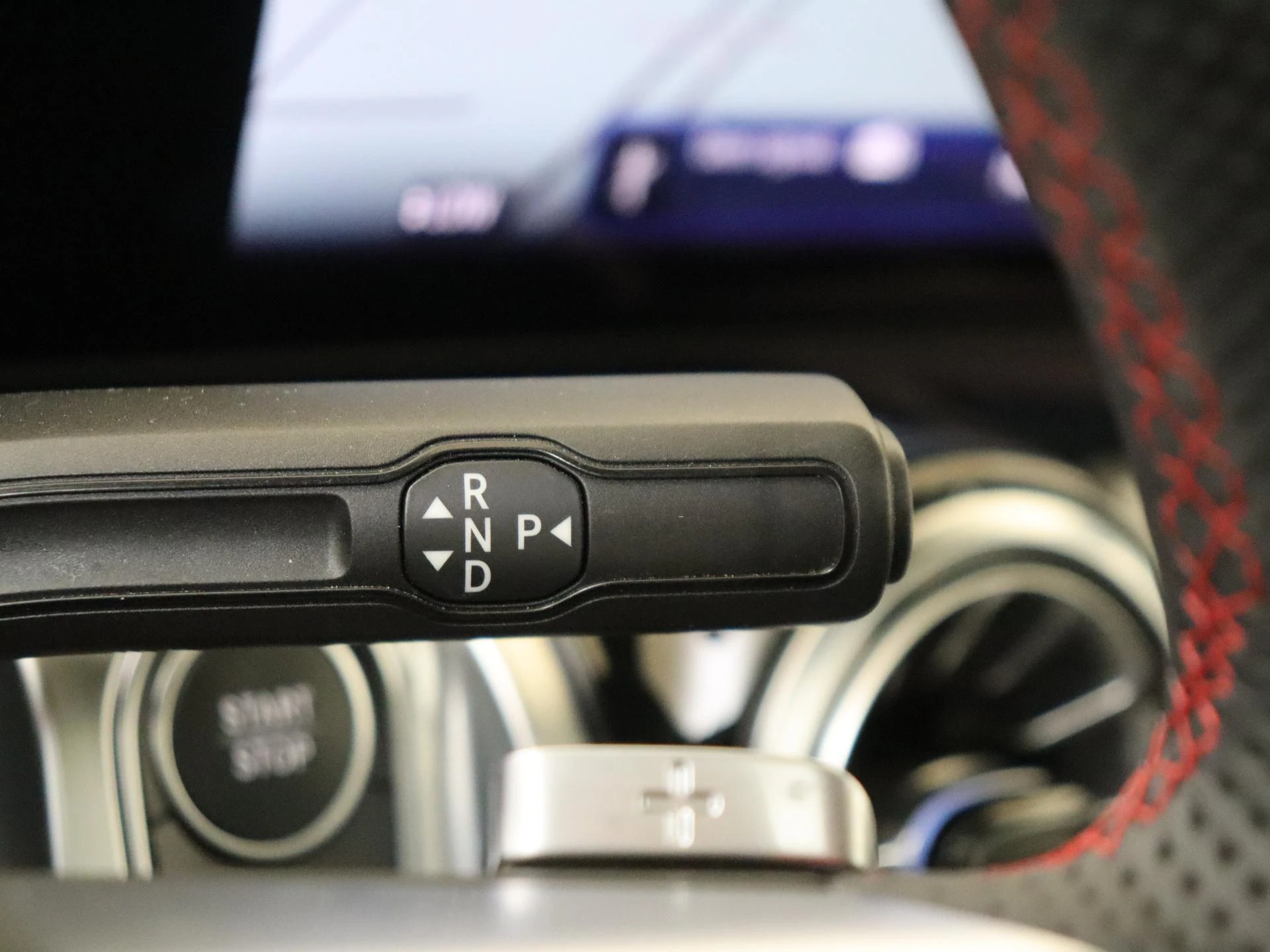 Mercedes-Benz-EQB-image-12