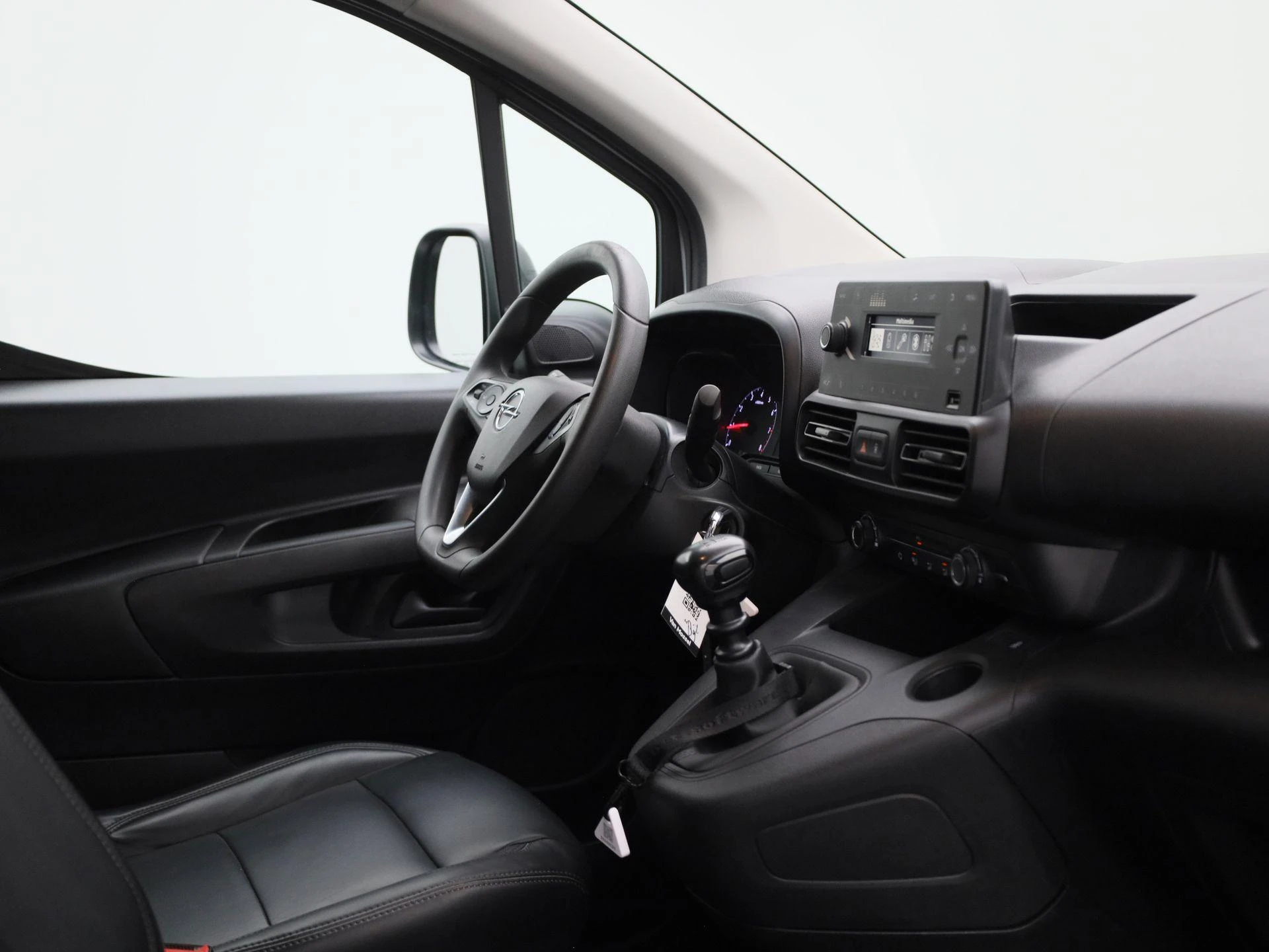 Opel-Combo Life-image-26