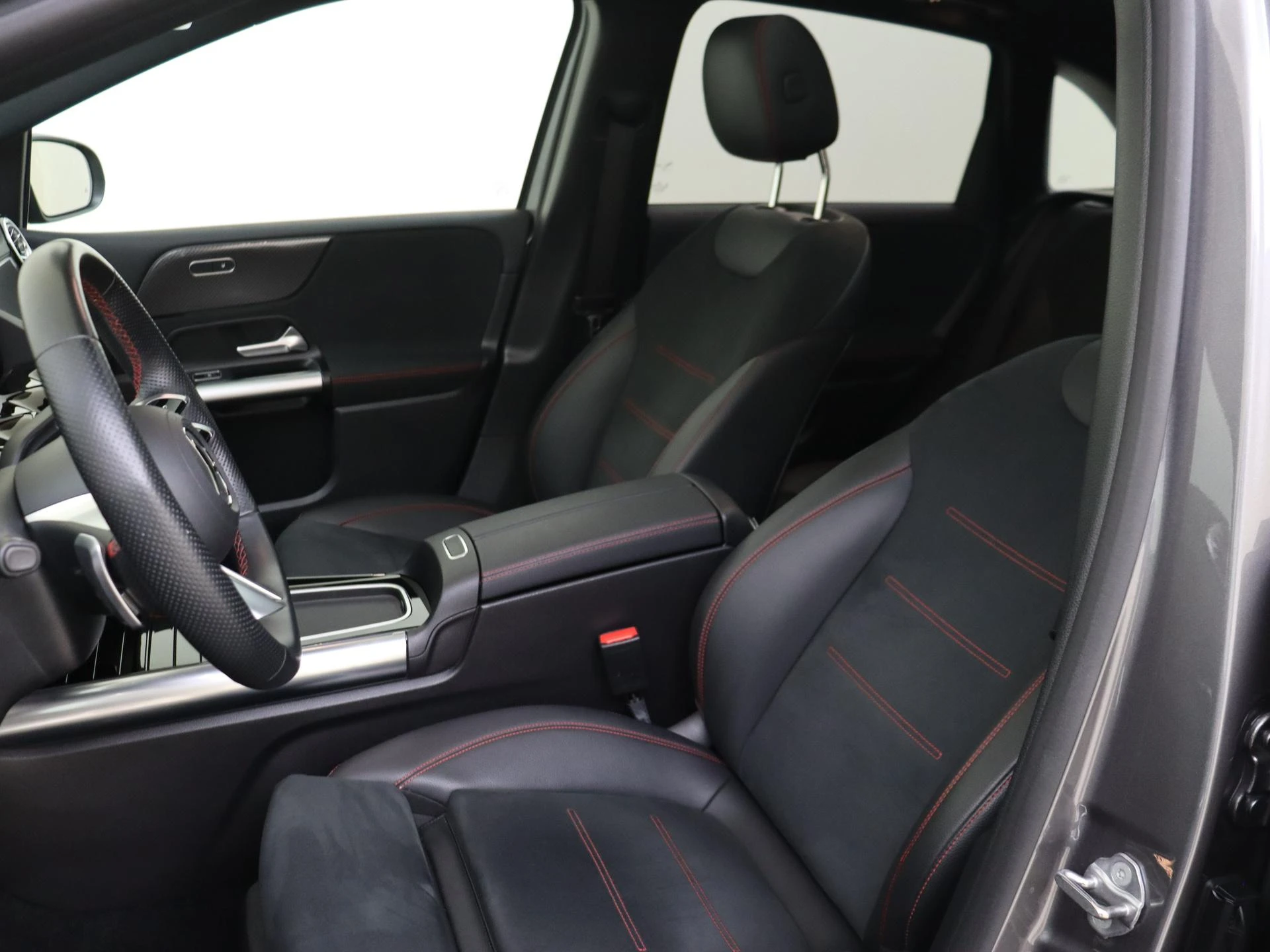 Mercedes-Benz-B-Klasse-image-14