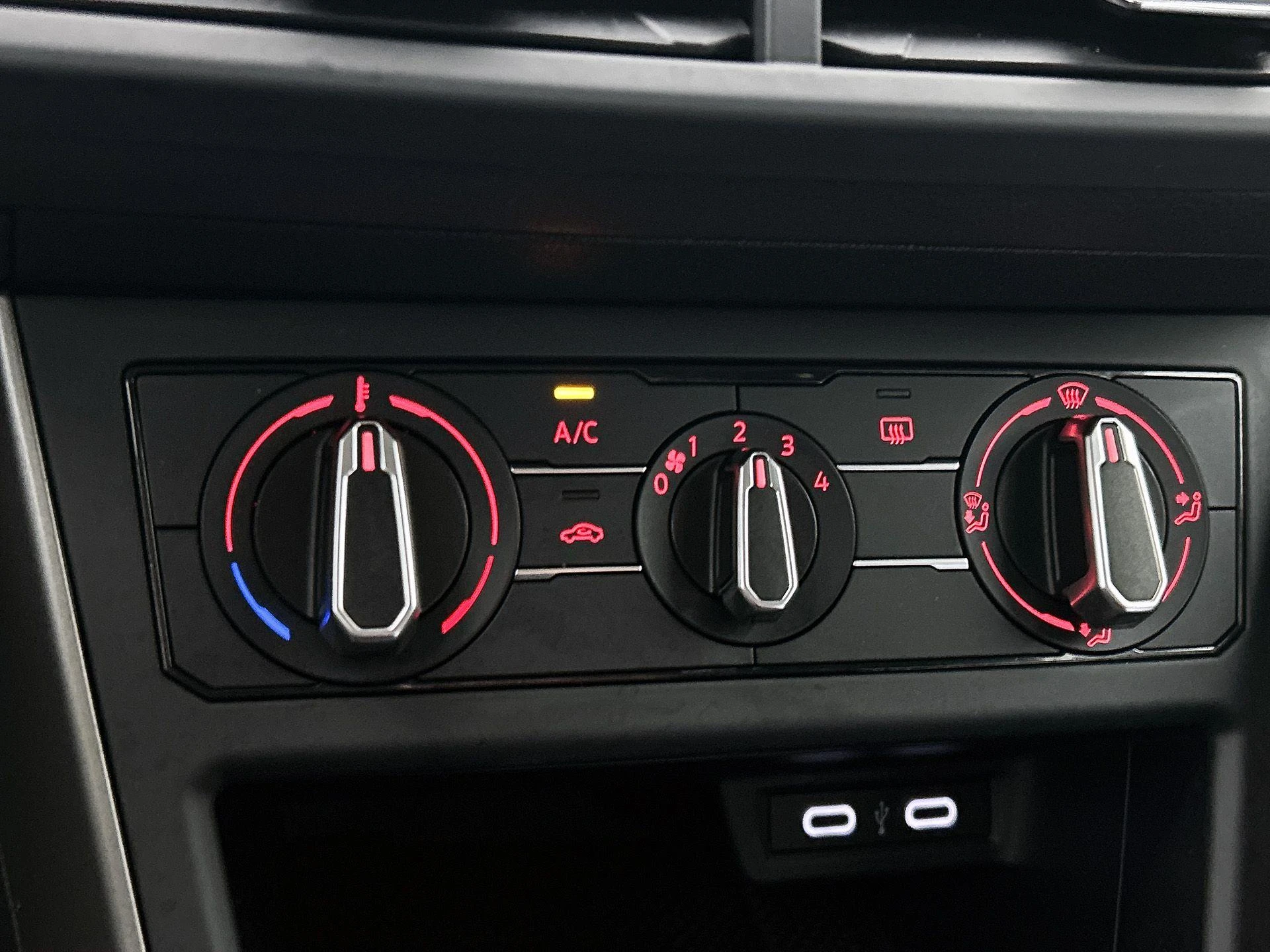 Volkswagen-Polo-image-17