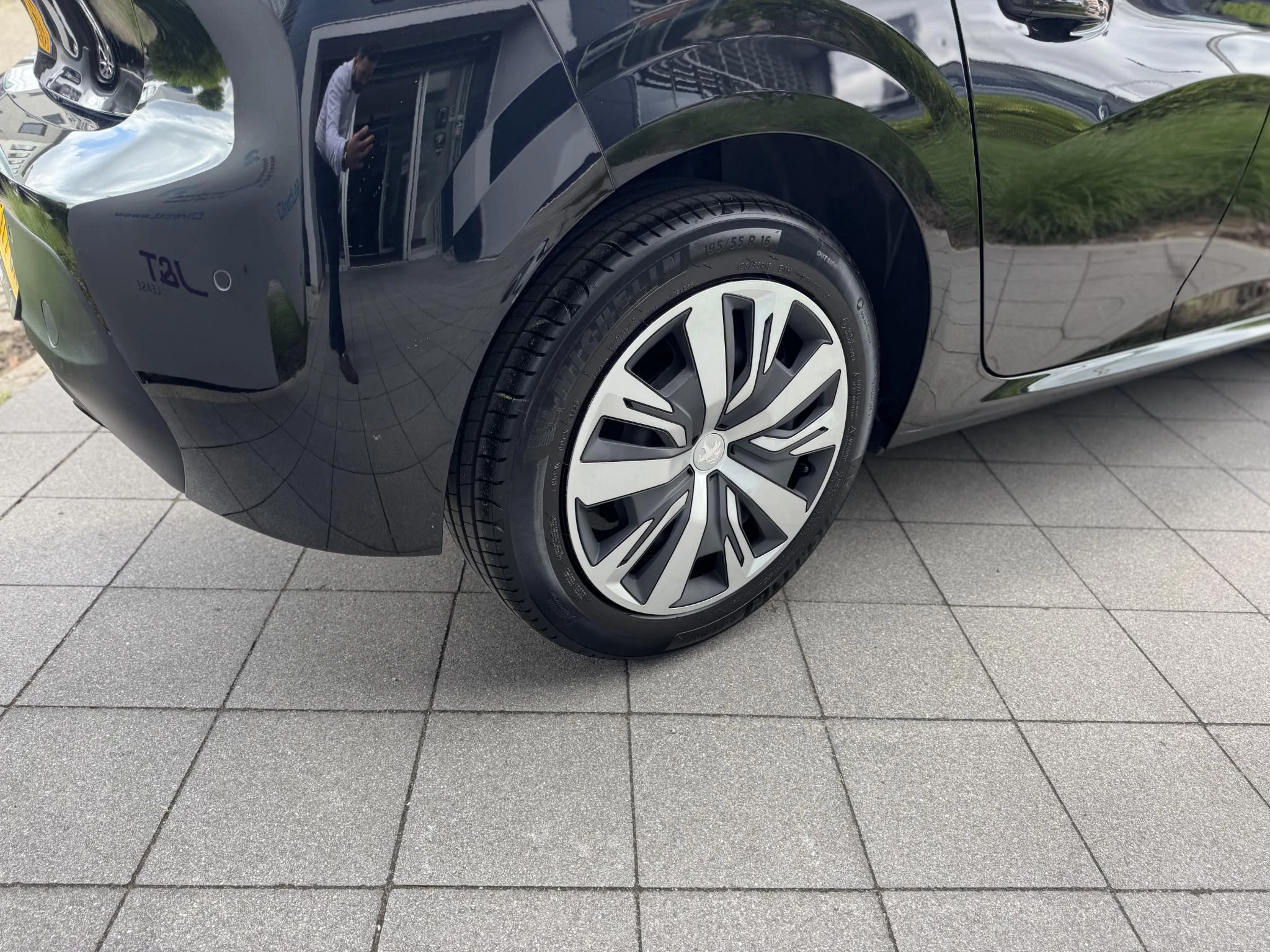 Peugeot-208-image-11