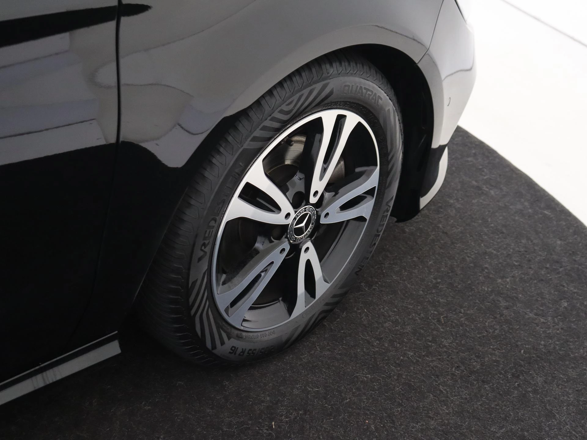 Mercedes-Benz-CLA-image-9