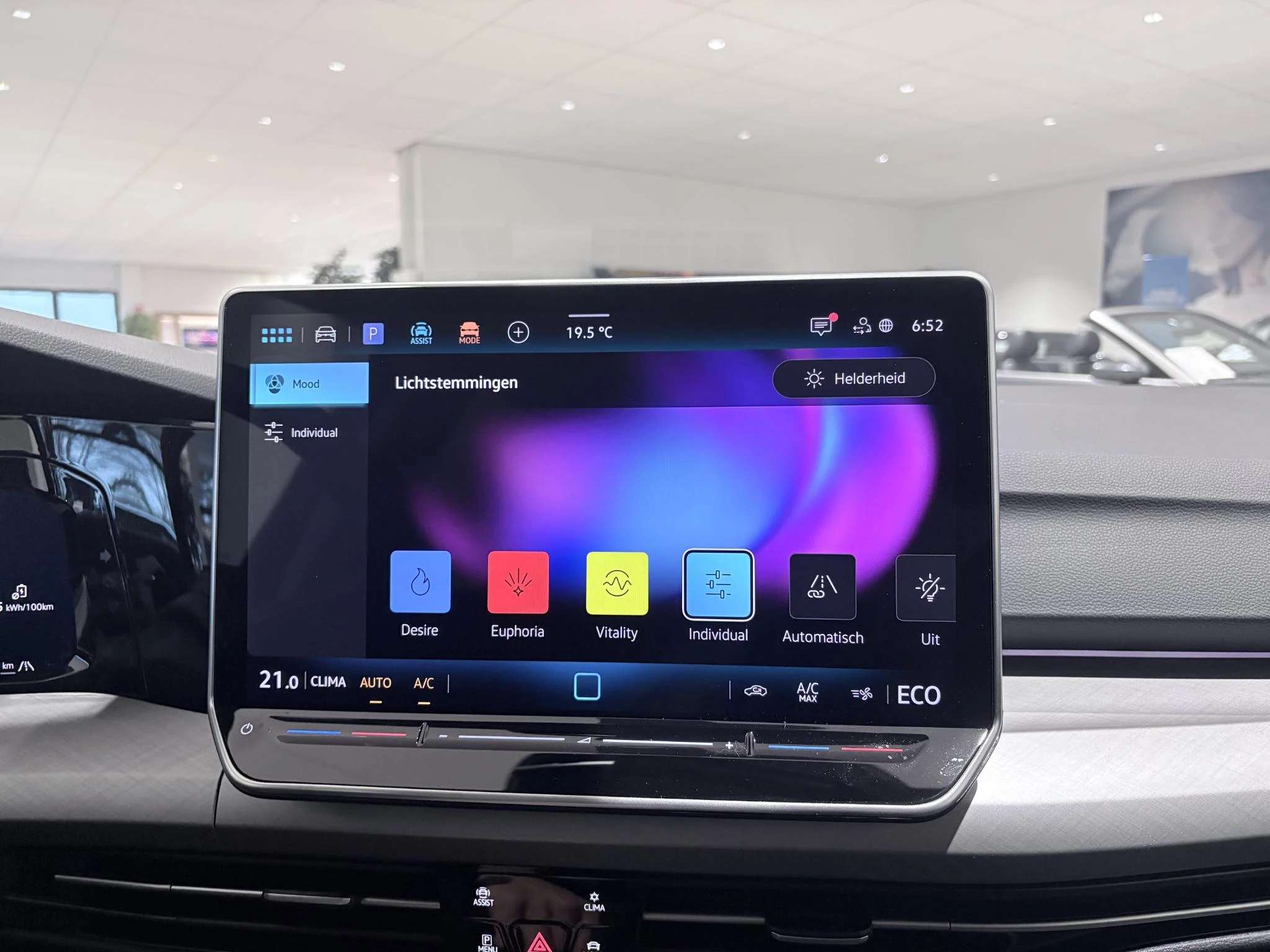 Volkswagen-Golf-image-27