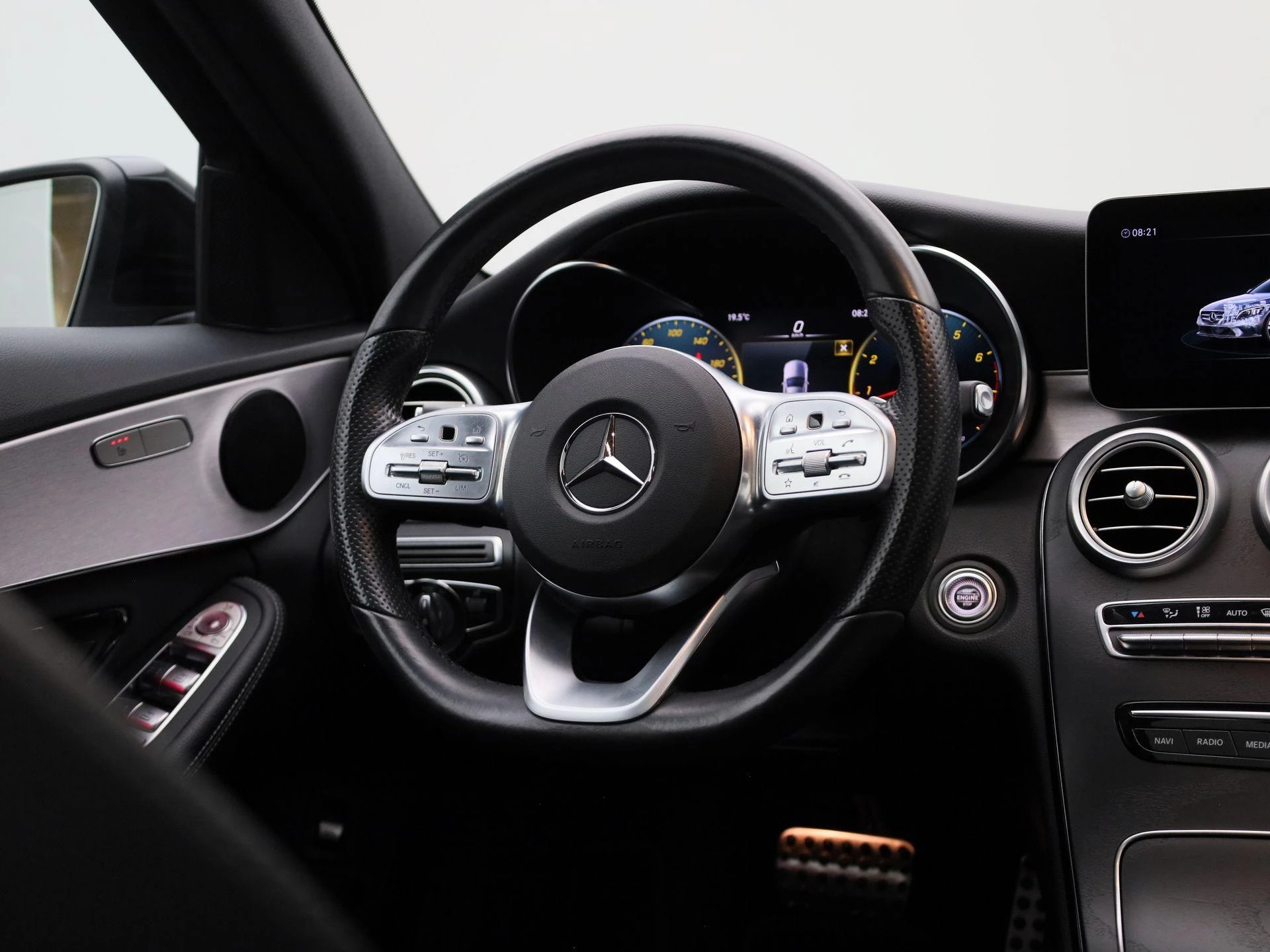 Mercedes-Benz-C-Klasse-image-39