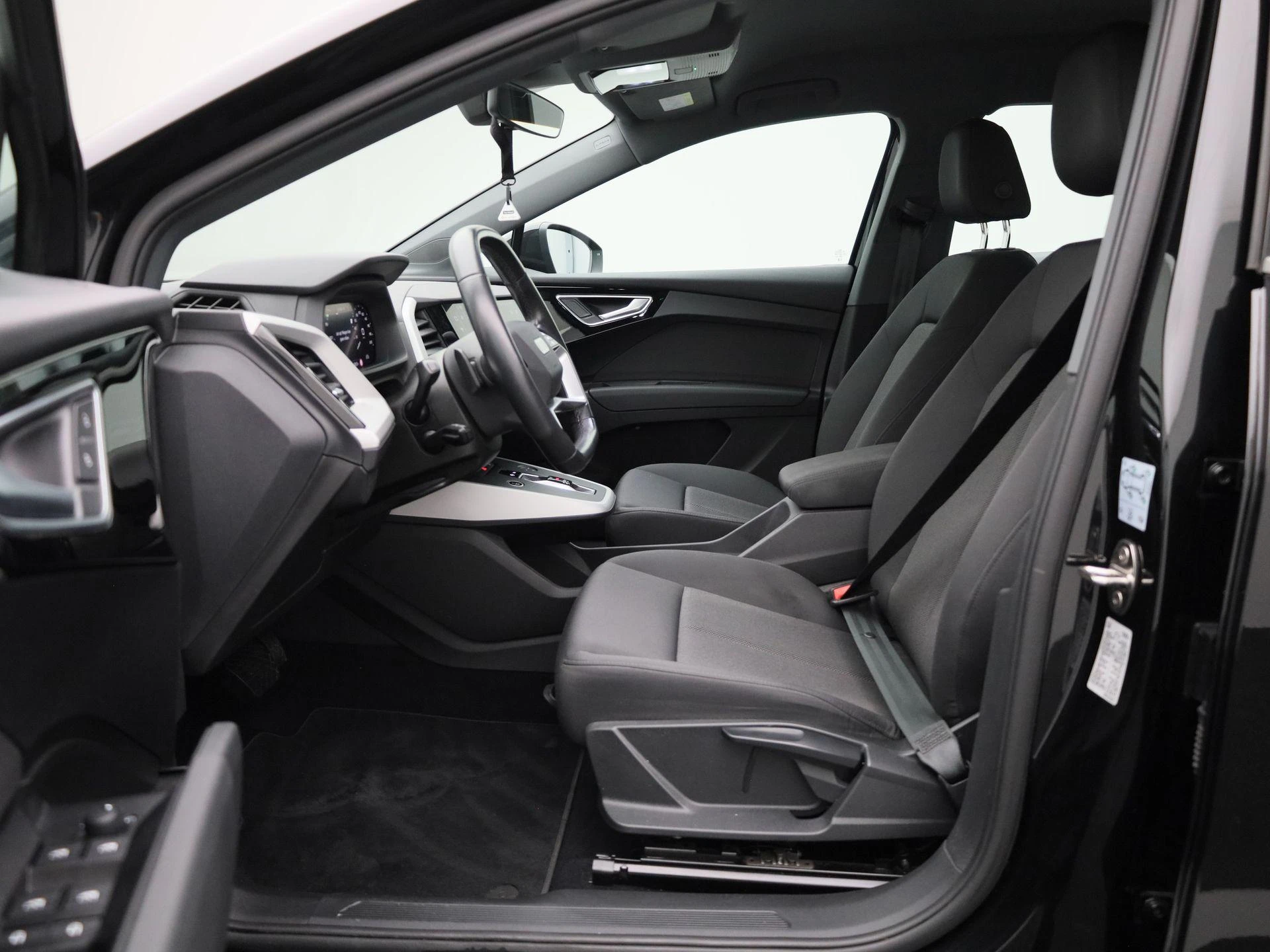 Audi-Q4 e-tron-image-12