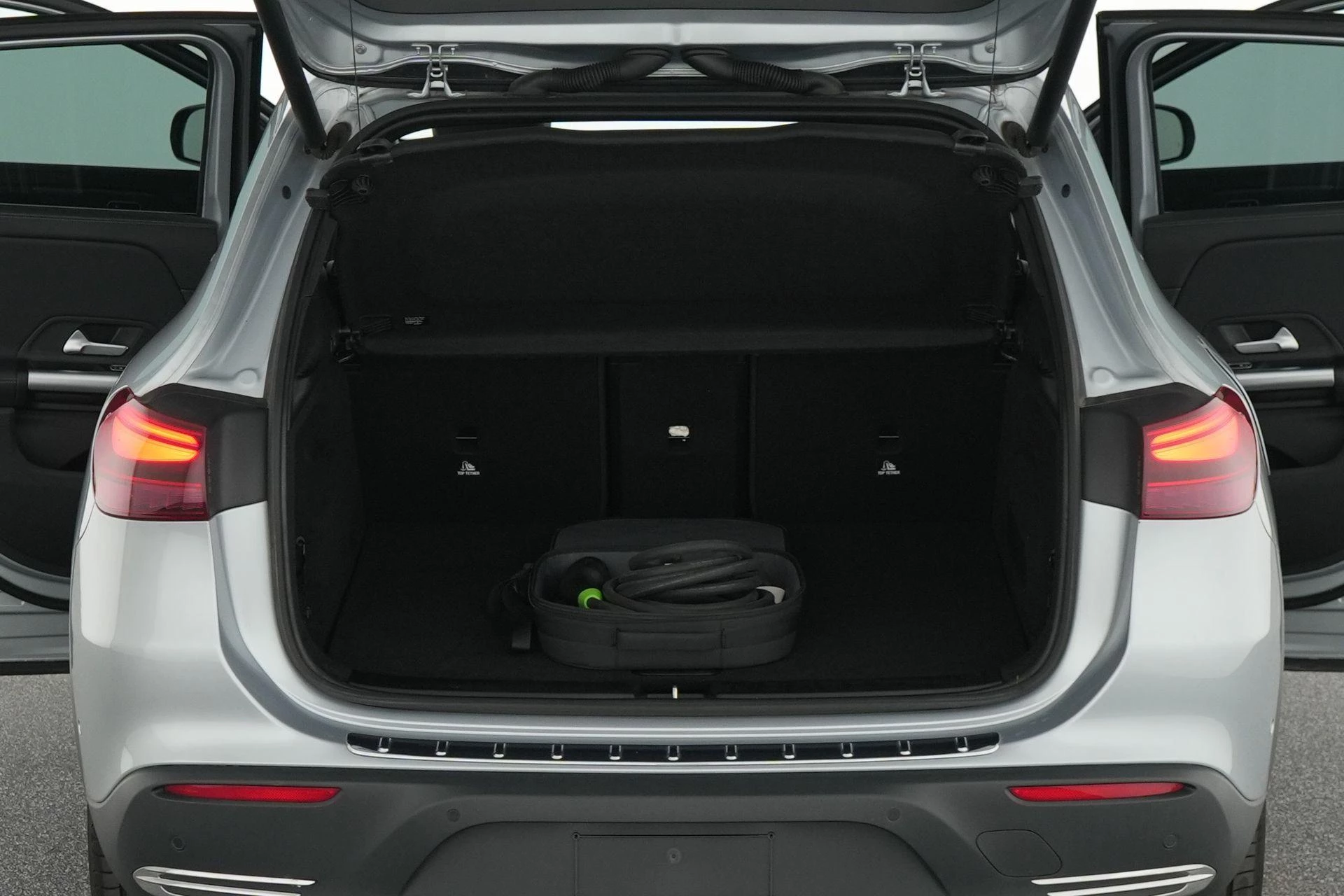 Mercedes-Benz EQA 250+ Business Line + CARPLAY + LED + CAMERA +