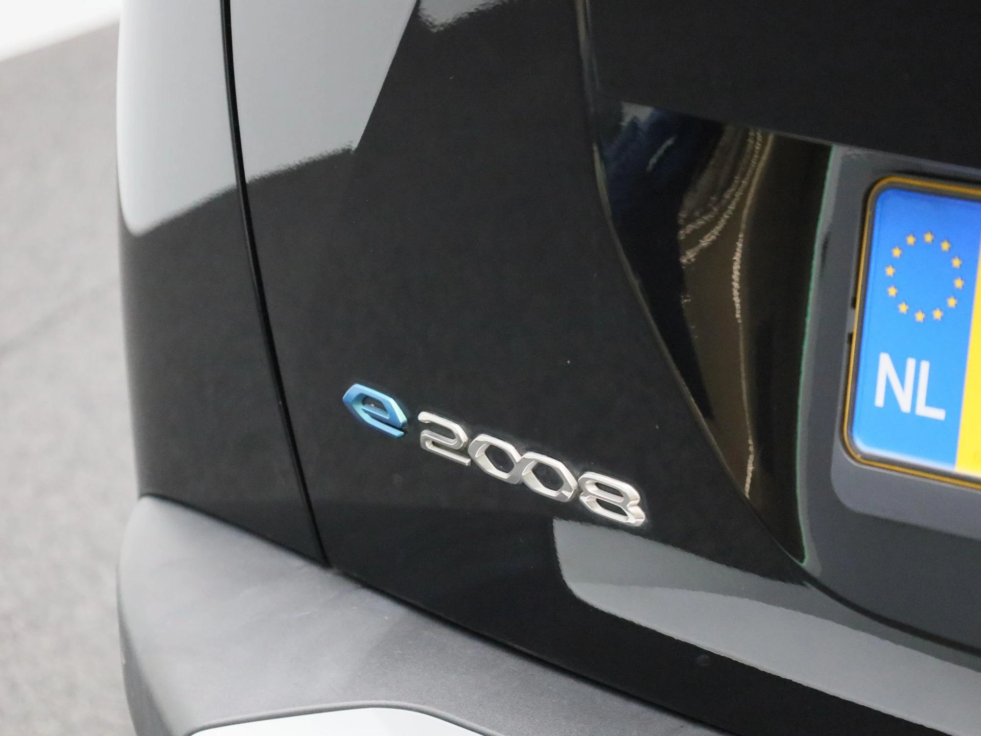 Peugeot e-2008 EV Active 50 kWh