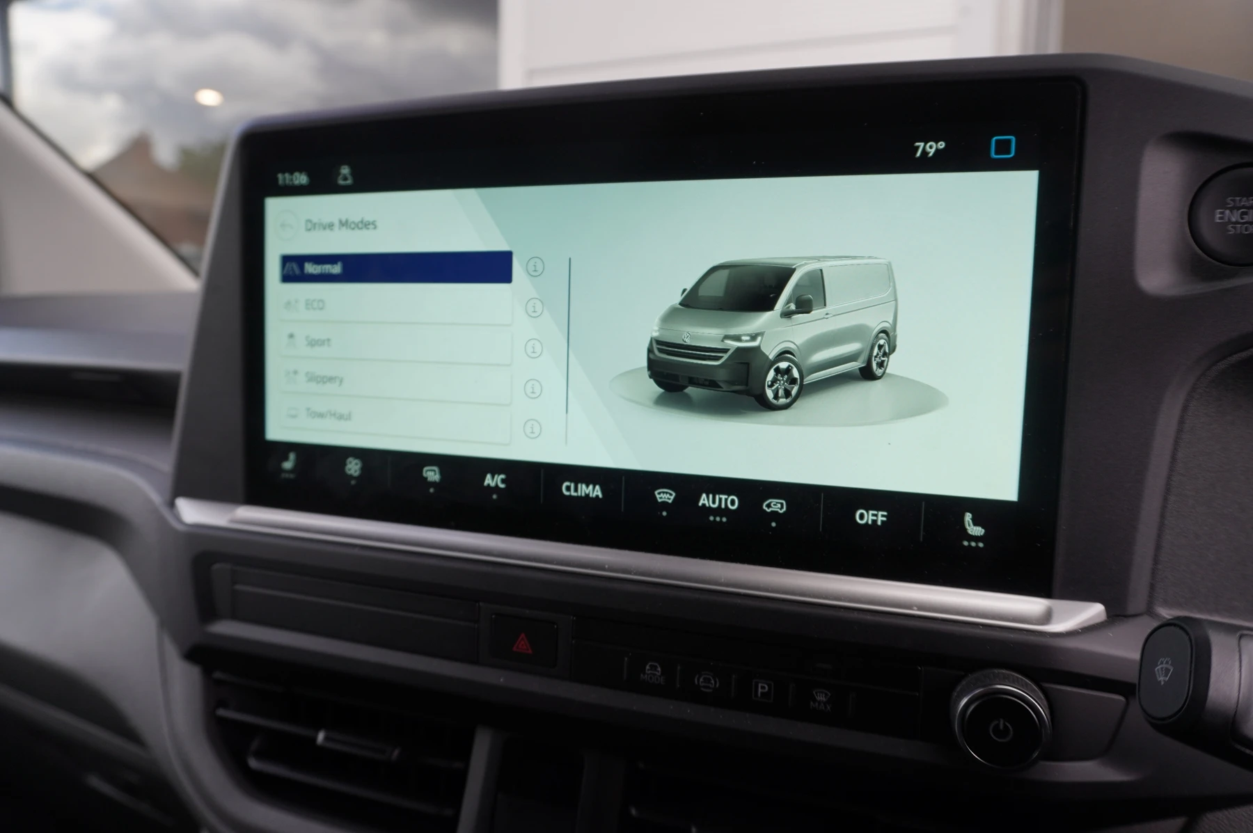 Volkswagen-Transporter-image-42