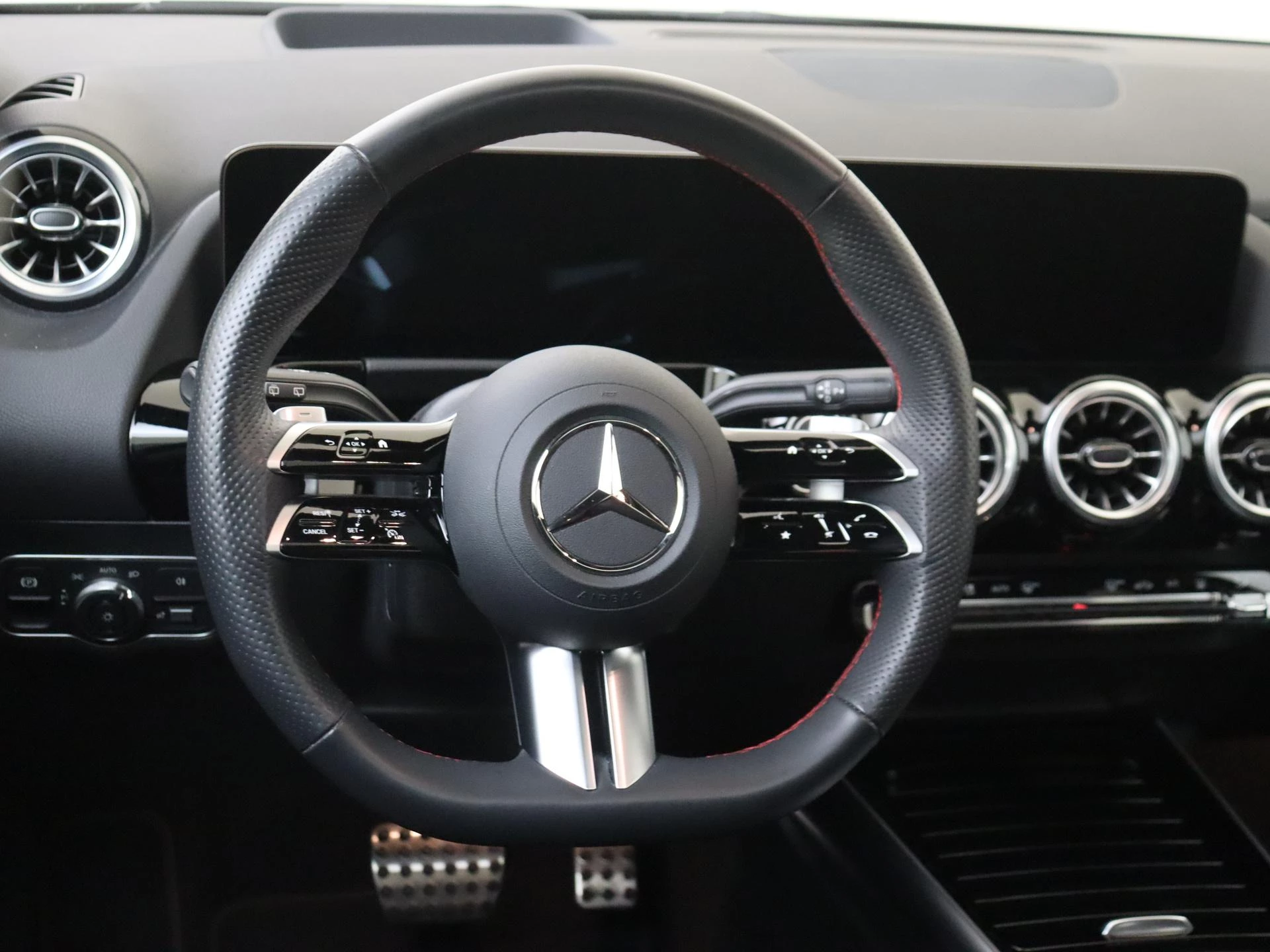 Mercedes-Benz-GLA-image-9