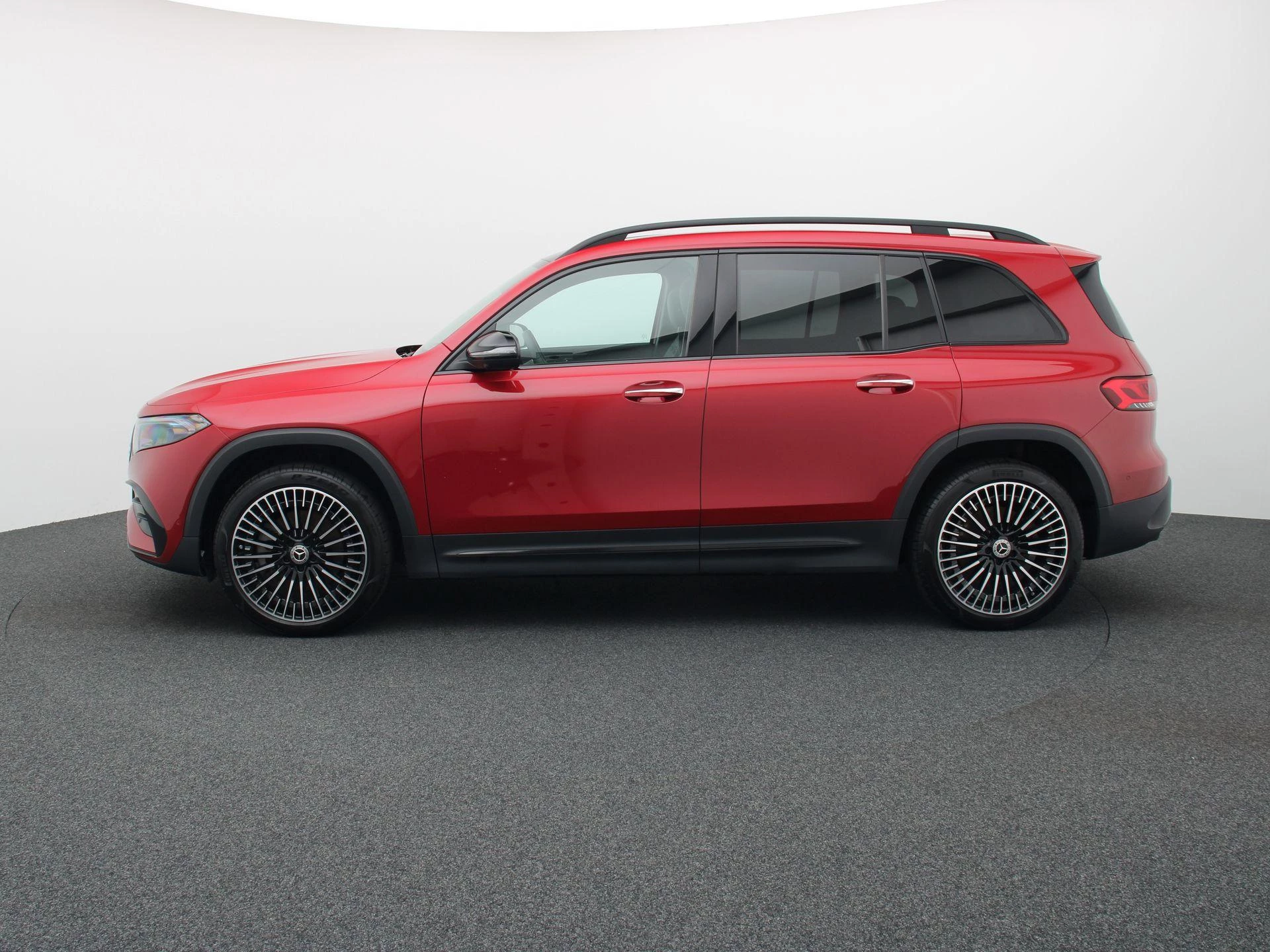 Mercedes-Benz EQB 350 4MATIC AMG Line + LEDER + PANO + BURMESTER + HEAD UP + CARPLAY +