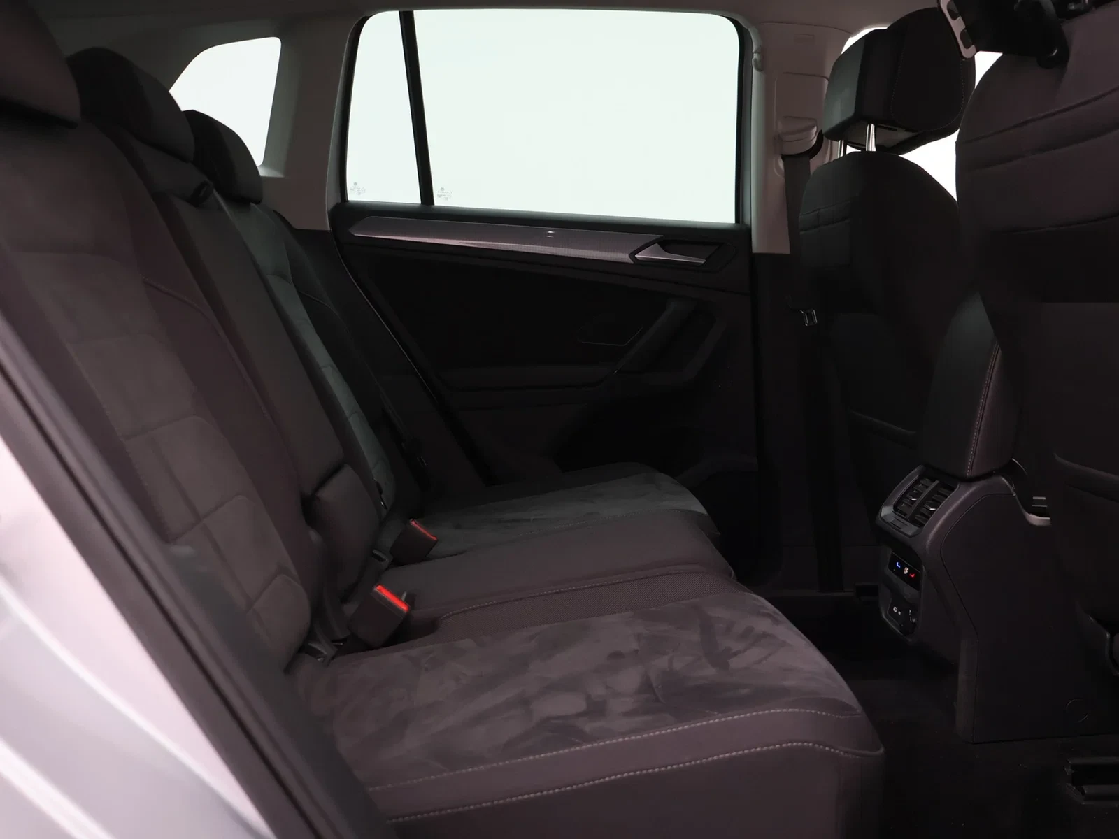 Volkswagen-Tiguan-image-9