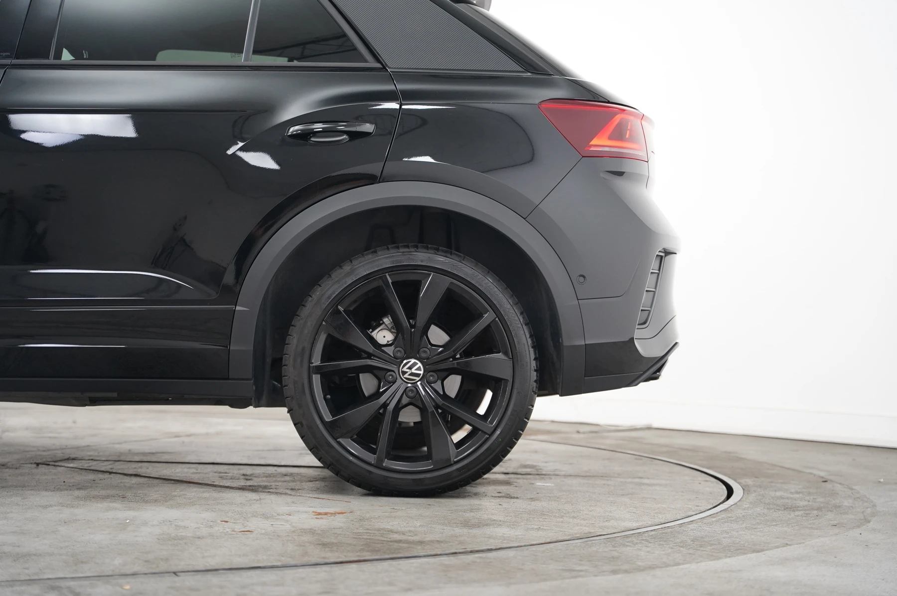Volkswagen-T-Roc-image-33